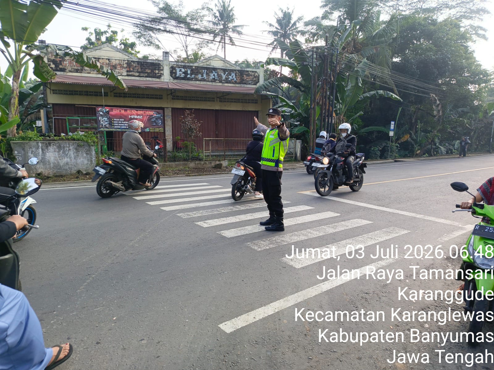 Polsek Karanglewas Banyumas Gelar Yanmas Pagi, Cegah Laka Lantas dan Beri Rasa Aman Warga
