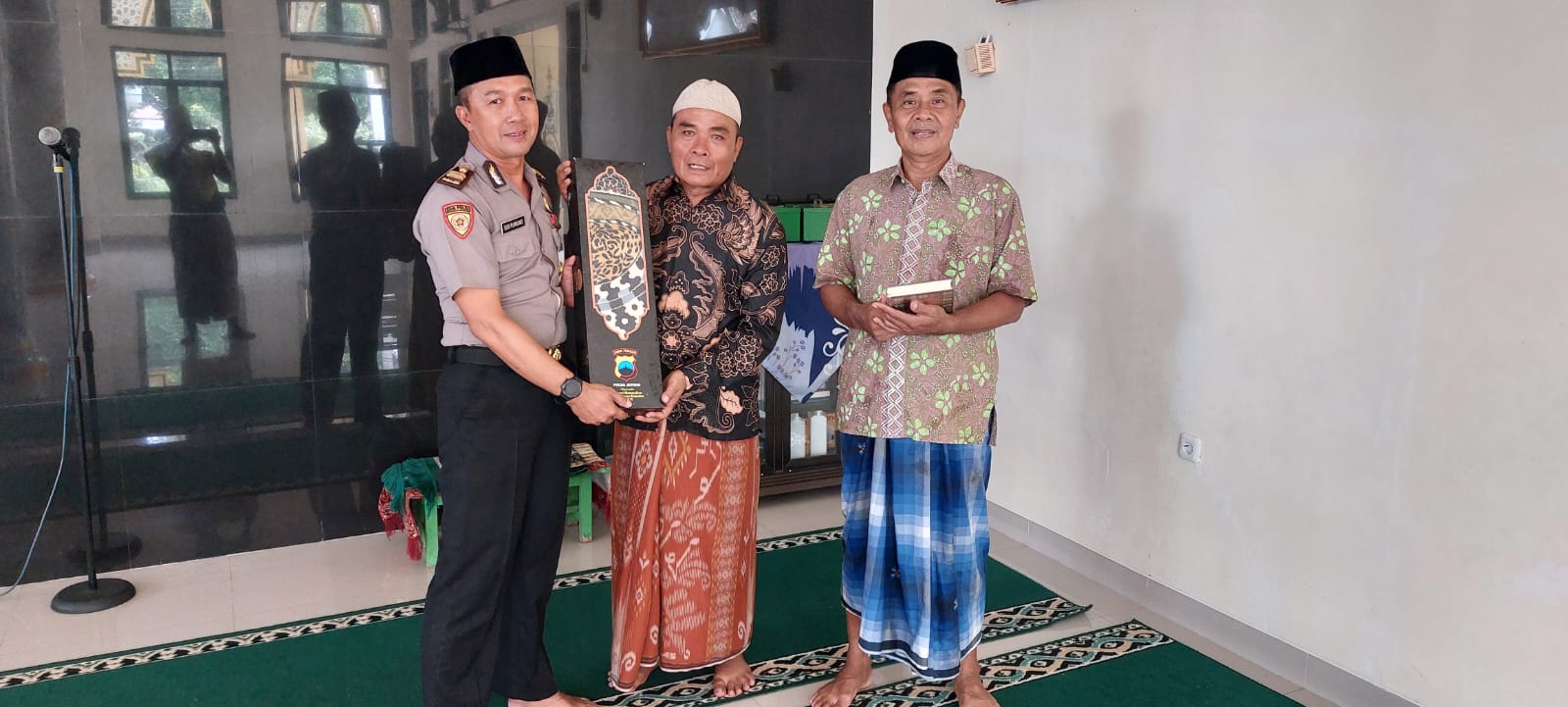 Polresta Banyumas Salurkan Sajadah dan Al-Qur’an, Upayakan Ramadhan Lebih Khusyuk