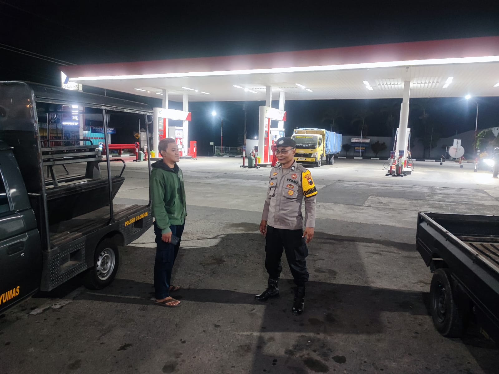Sambang Satpam SPBU, Polsek Cilongok Ajak Tingkatkan Kewaspadaan dan Patroli Lingkungan