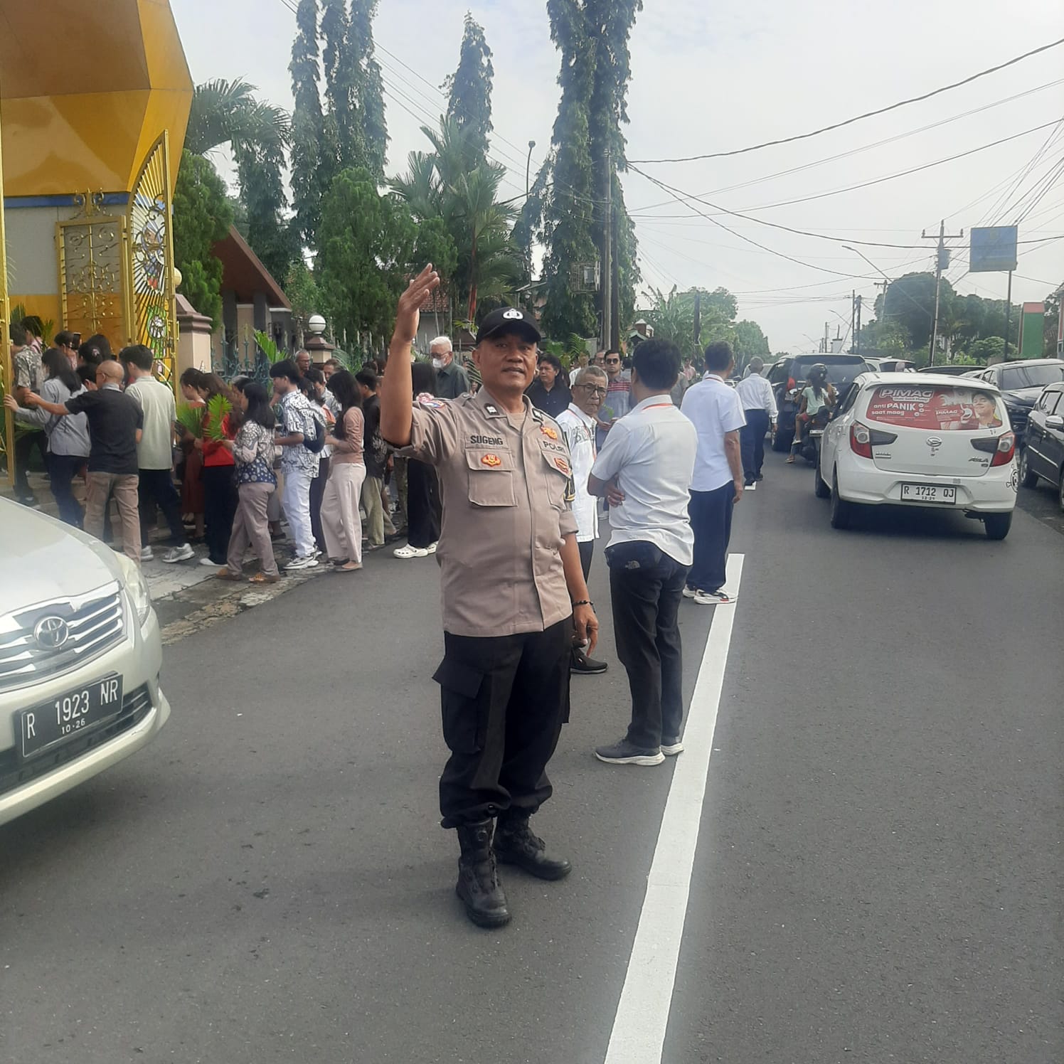 Polsek Purwokerto Timur Polresta Banyumas Pastikan Misa Minggu Palma Berjalan Aman
