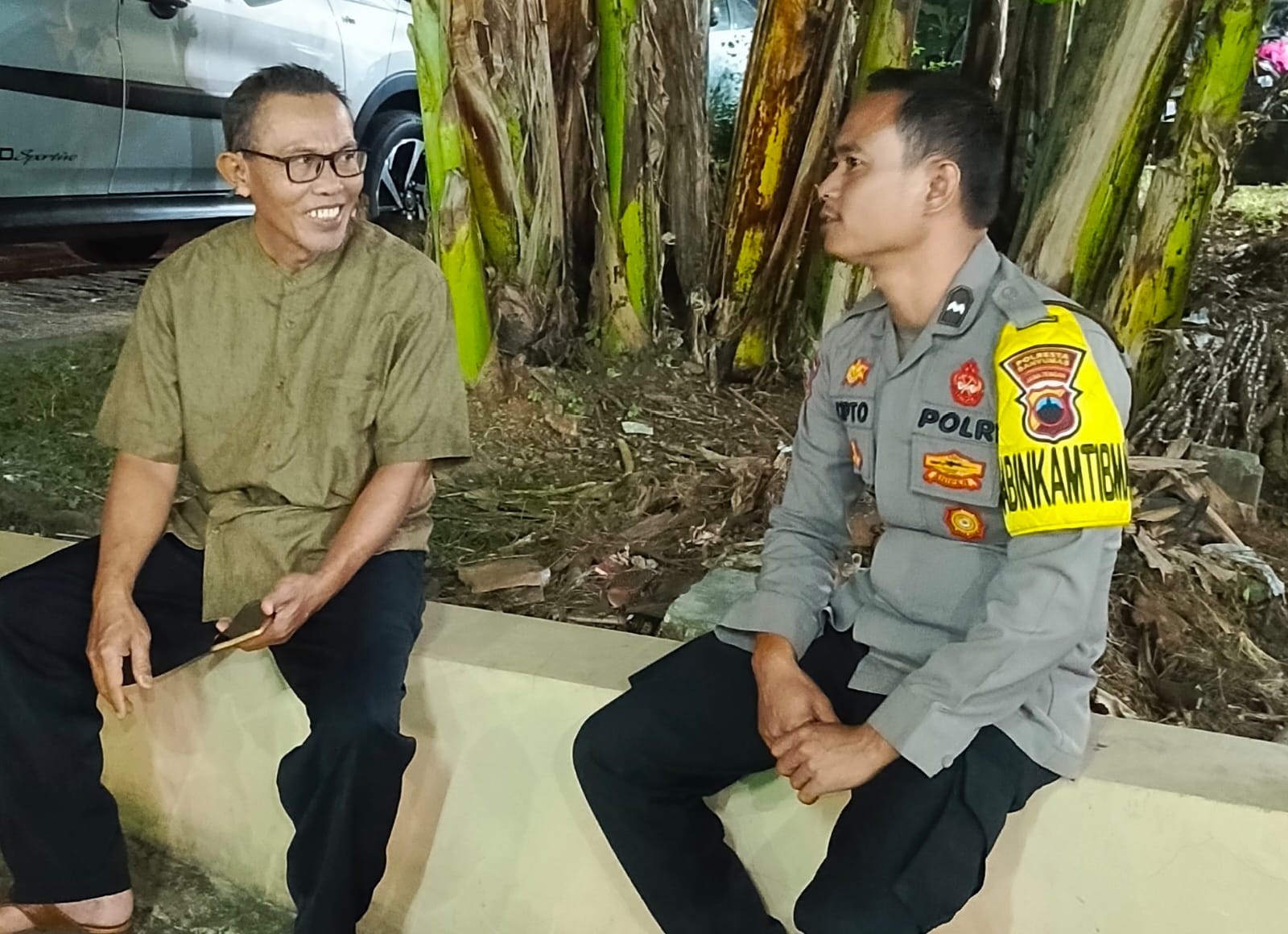 Sambang Door to Door Malam Hari, Polsek Karanglewas Perkuat Sinergi Ciptakan Kamtibmas Kondusif
