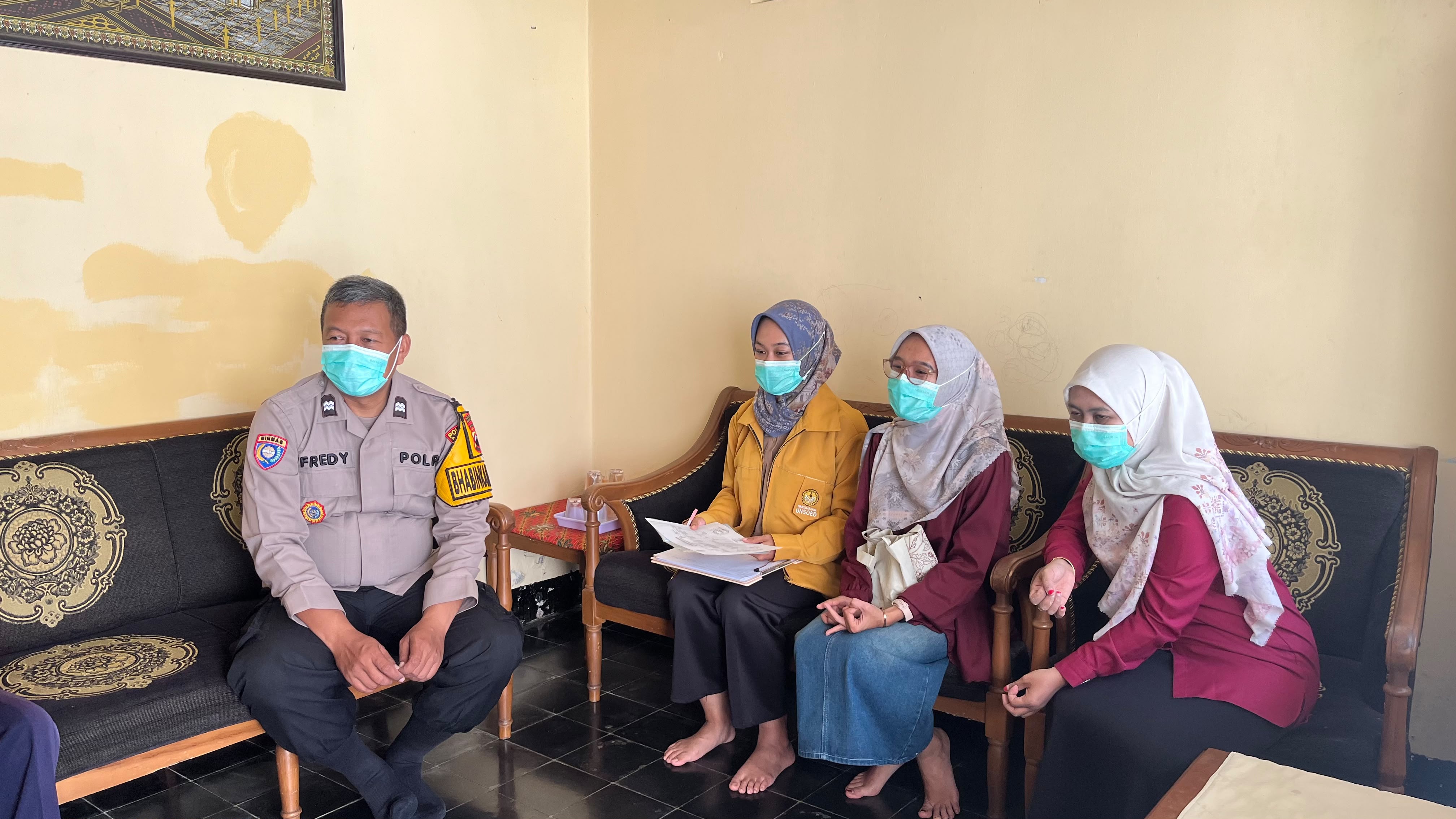 Bhabinkamtibmas Polsek Purwokerto Timur Dampingi Tracing TBC Bersama Tenaga Kesehatan