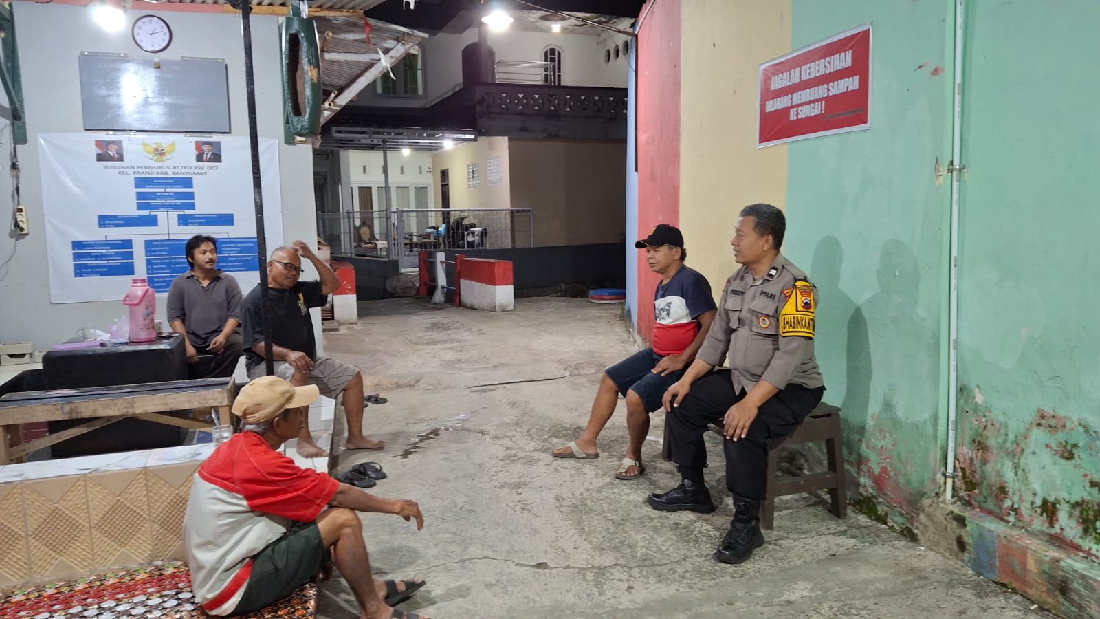 Sambang Pos Satkamling, Polisi Banyumas Bangun Kedekatan dan Tingkatkan Kesiapsiagaan Warga