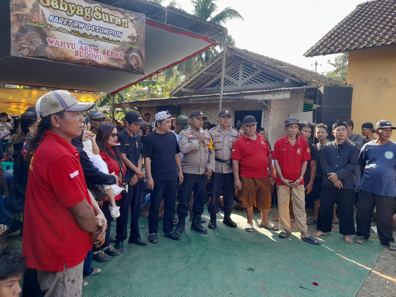 Lestarikan Budaya dengan Aman, Polsek Sumpiuh Amankan Pentas Kuda Kepang di Kelurahan Sumpiuh