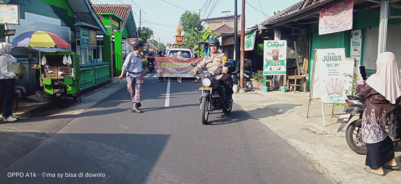 Bhabinkamtibmas Amankan Grebeg Suraan di Sokaraja Banyumas, Tradisi Berlangsung Meriah dan Kondusif