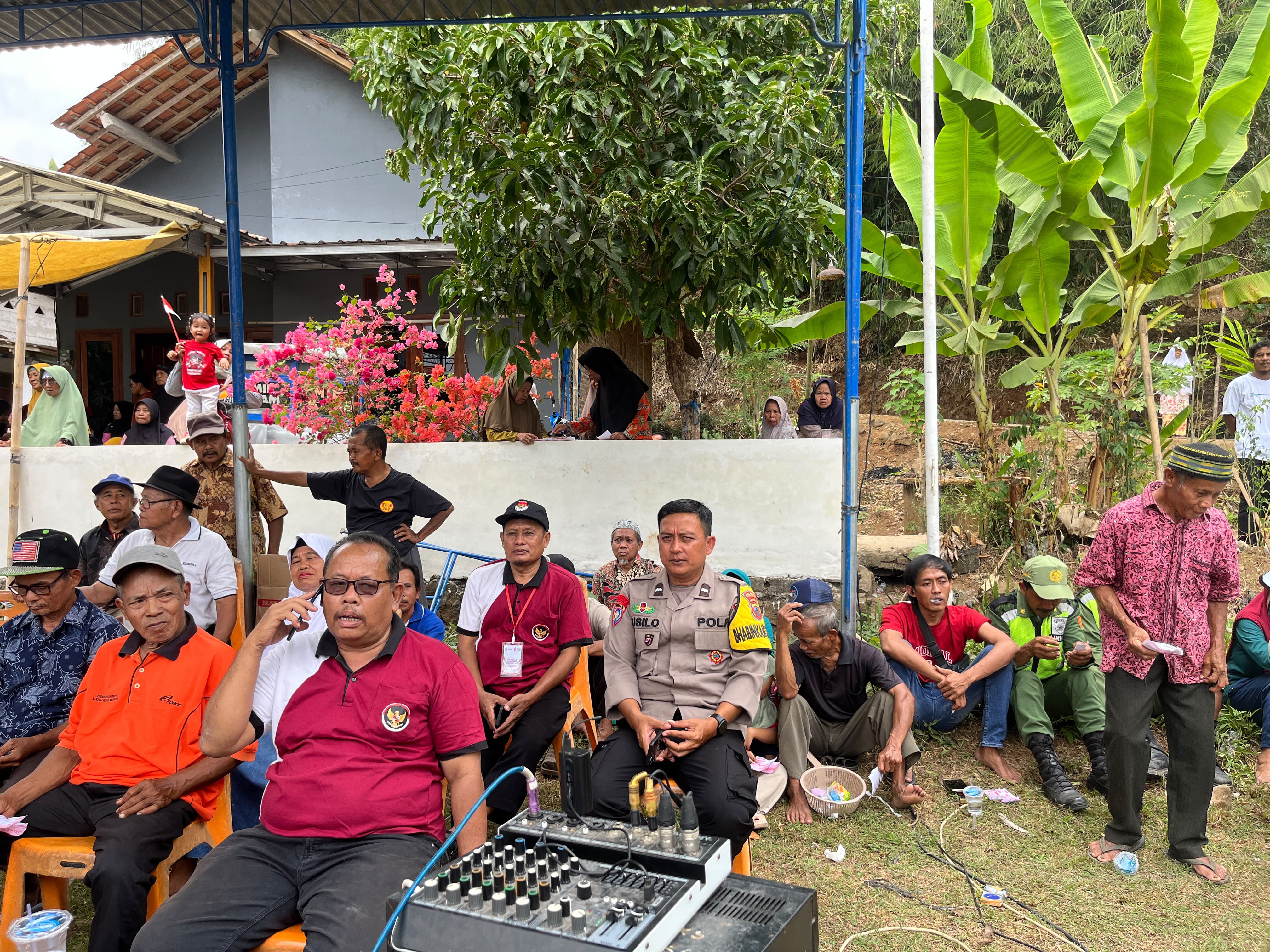 Polsek Purwojati Banyumas Amankan Jalan Sehat HUT RI ke-81 di Klapasawit