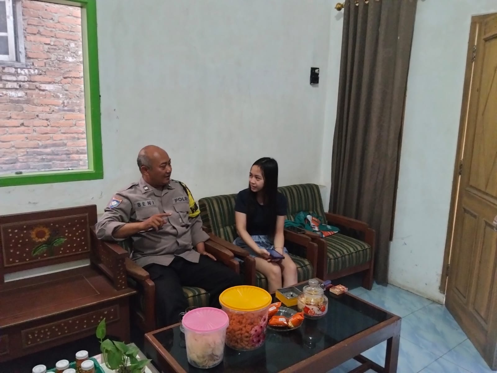 Cegah KDRT, Bhabinkamtibmas Polsek Ajibarang Banyumas Sambangi Ibu Rumah Tangga di Desa Pandansari