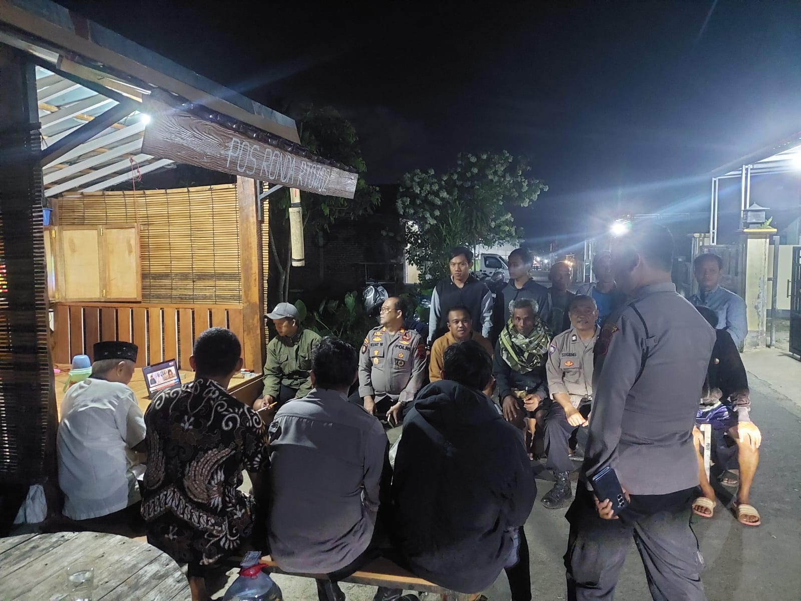 Perkuat Siskamling, Jajaran Polresta Banyumas Ikuti Ronda Malam Bersama Polda Jateng Melalui Zoom Meeting