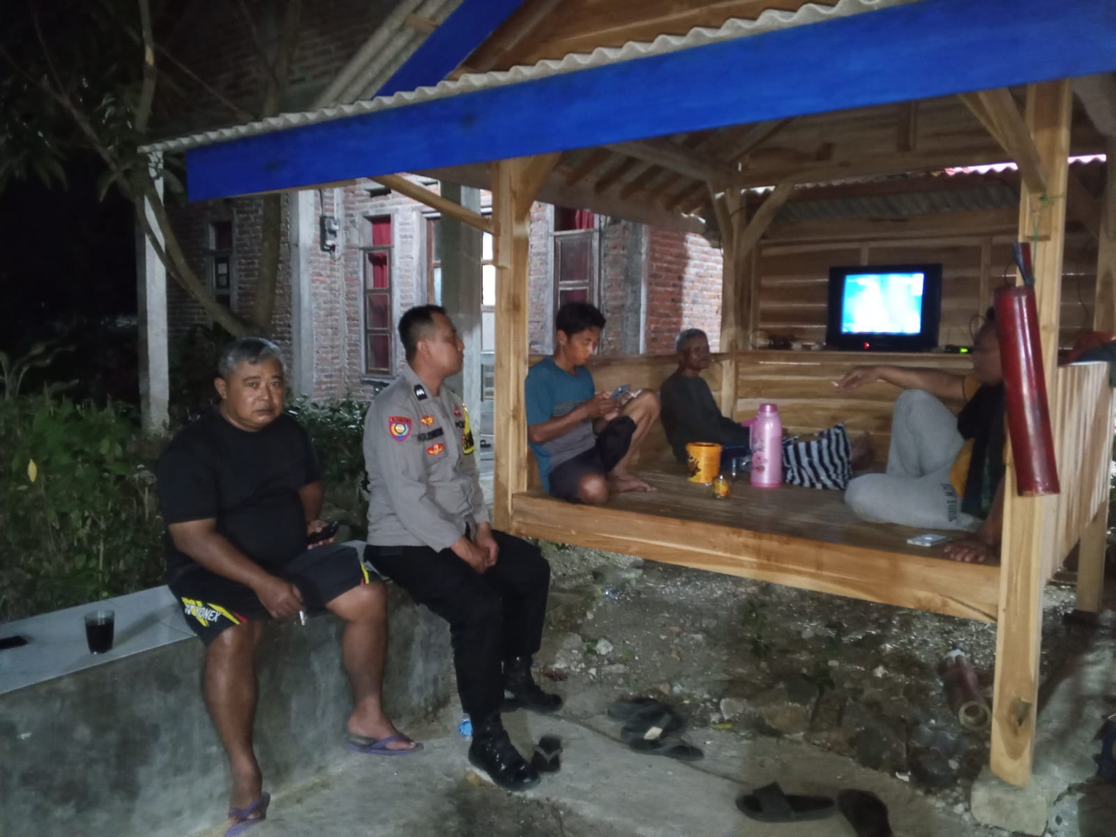 Polsek Kembaran Tingkatkan Deteksi Dini Gangguan Kamtibmas Lewat Sambang Pos Satkamling