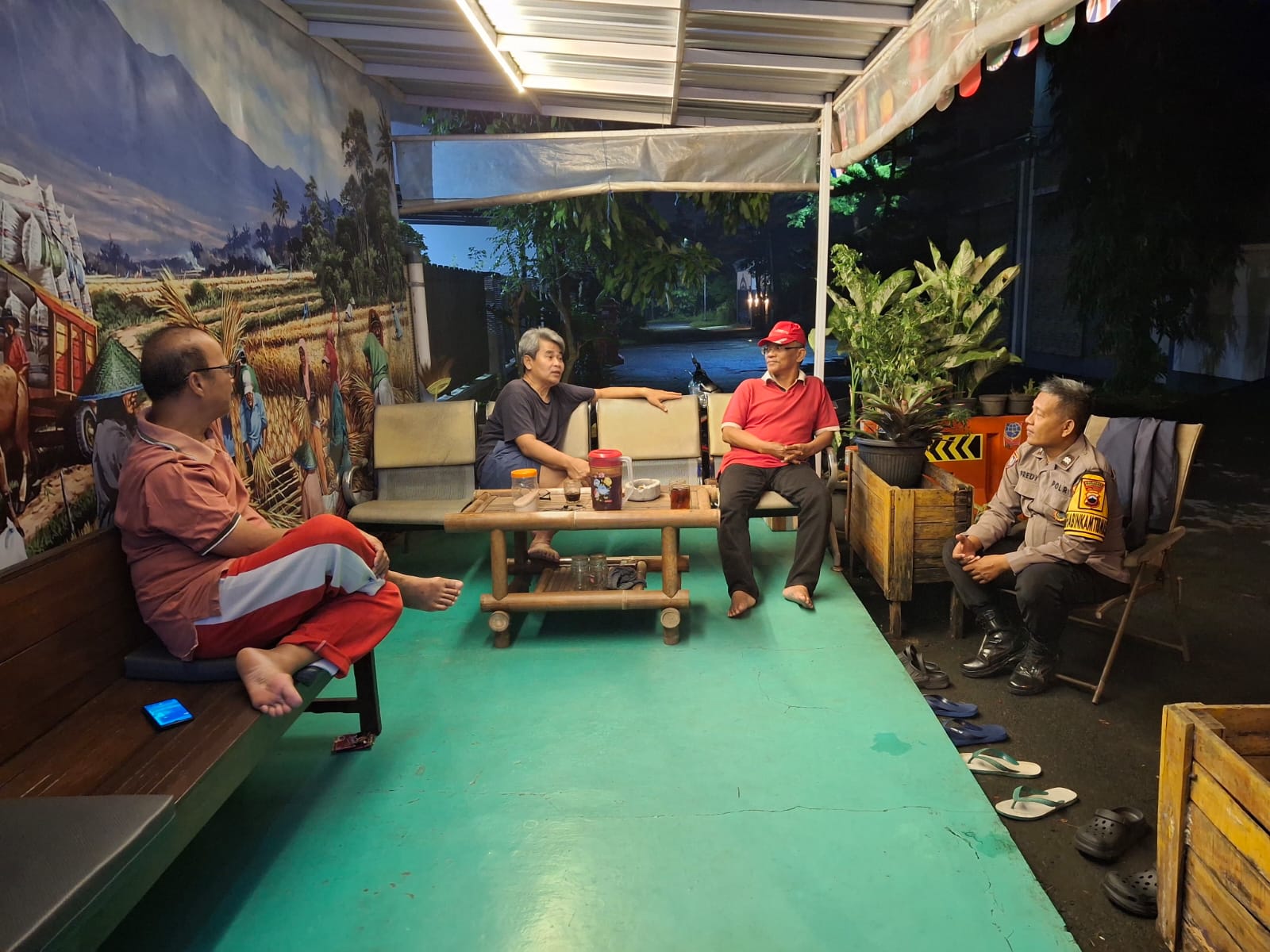 Bhabinkamtibmas Kembaran Polresta Banyumas Sambangi Satkamling, Warga Diimbau Waspada Curas Hingga Curanmor