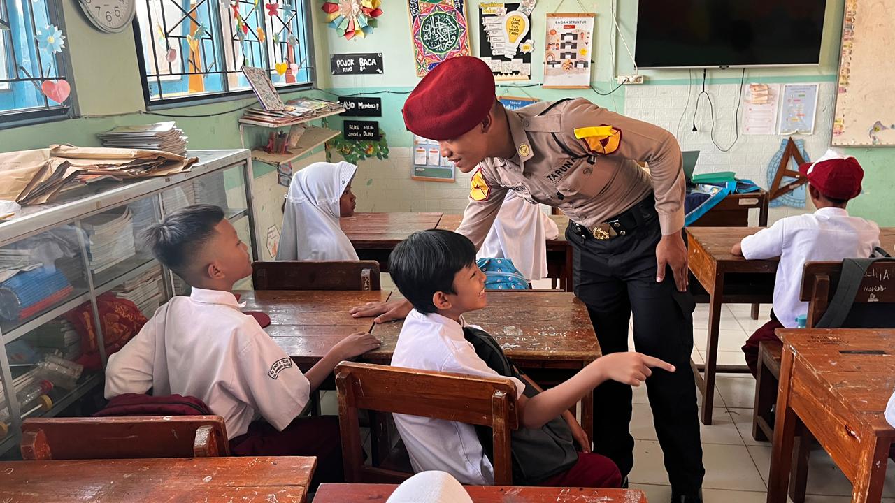 Aksi Inspiratif Taruna Akpol di Banyumas, Siswa SD Diajak Kejar Cita-cita Setinggi Langit