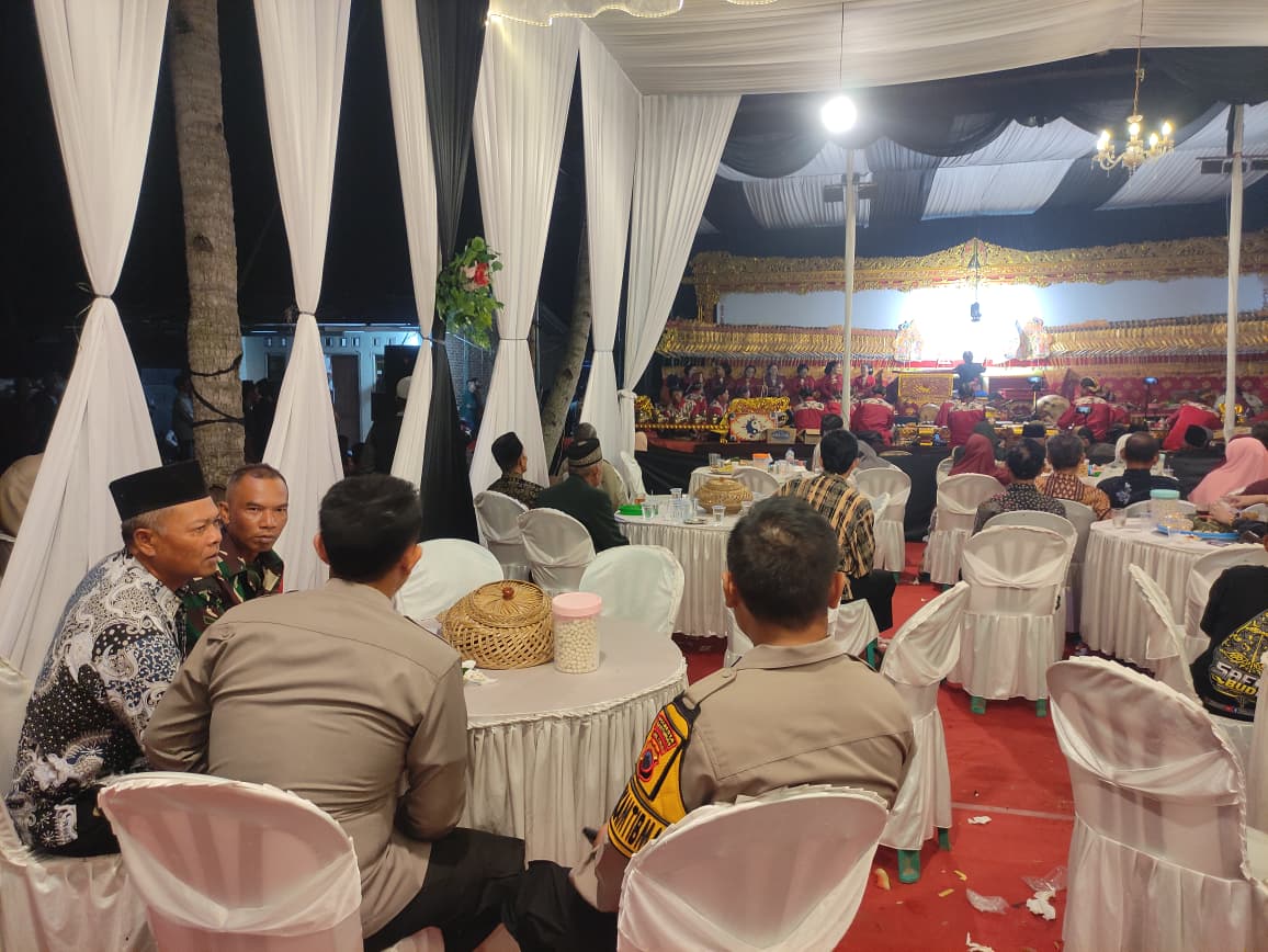 Polsek Wangon Banyumas Amankan Pagelaran Wayang Kulit, Hajatan Warga Berlangsung Aman Kondusif