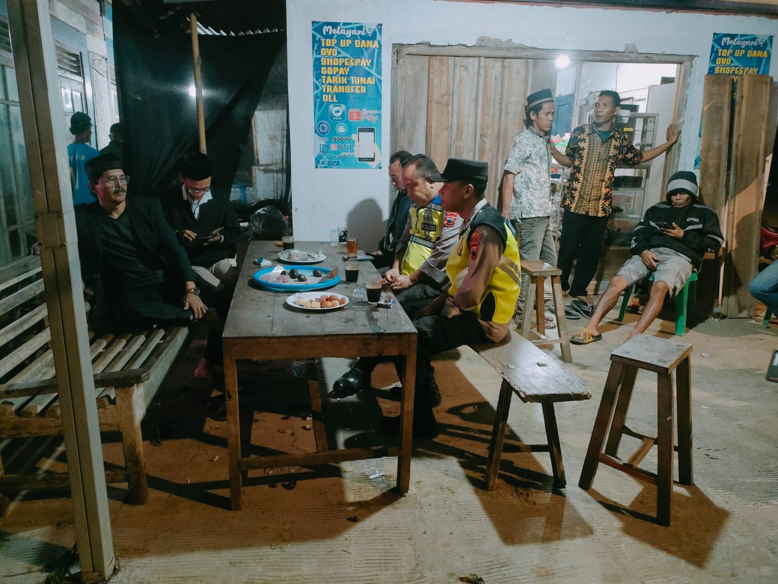 Bhabinkamtibmas Jatilawang Sambangi Warga, Serap Informasi dan Perkuat Silaturahmi Jaga Kamtibmas