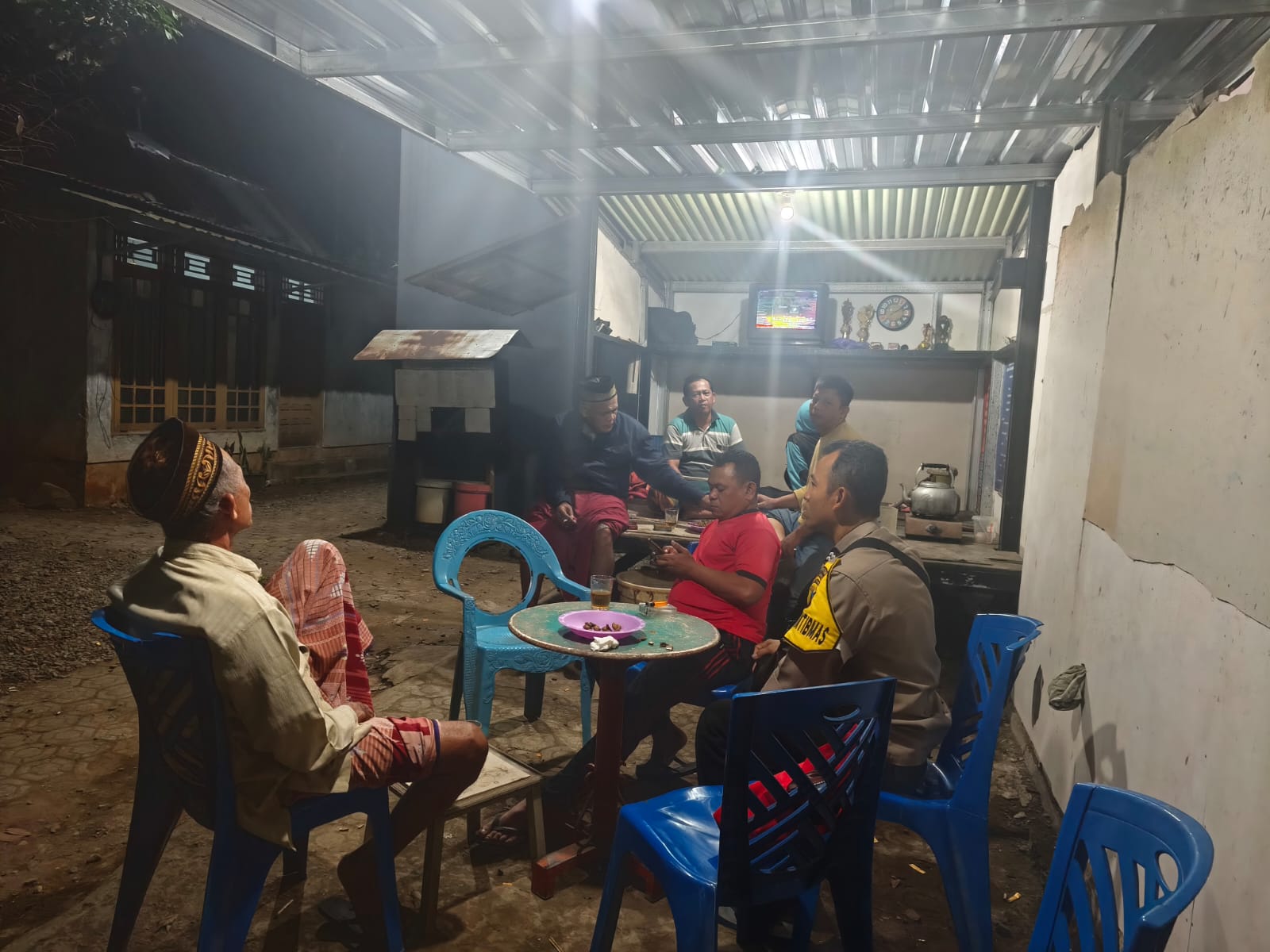 Patroli Dialogis di Pos Kamling, Polsek Purwojati Banyumas Tekankan Pentingnya Kewaspadaan