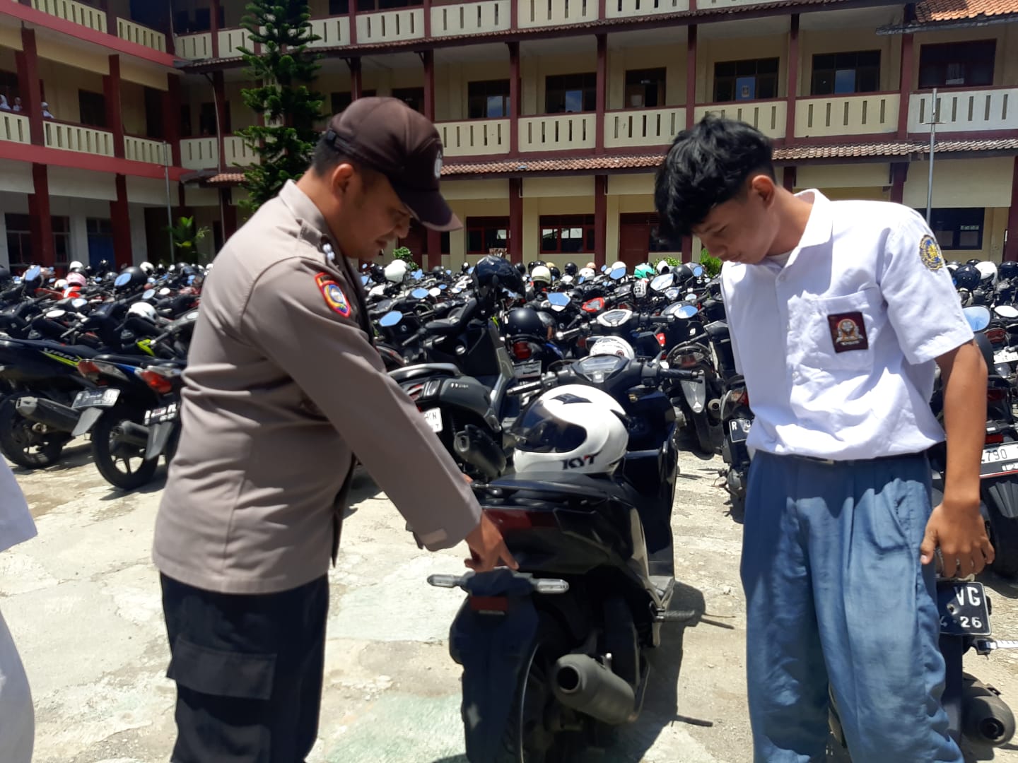 Dukung Operasi Keselamatan Candi 2026, Bhabinkamtibmas Polsek Purwokerto Selatan Polresta Banyumas Sosialisasikan Larangan Knalpot Brong