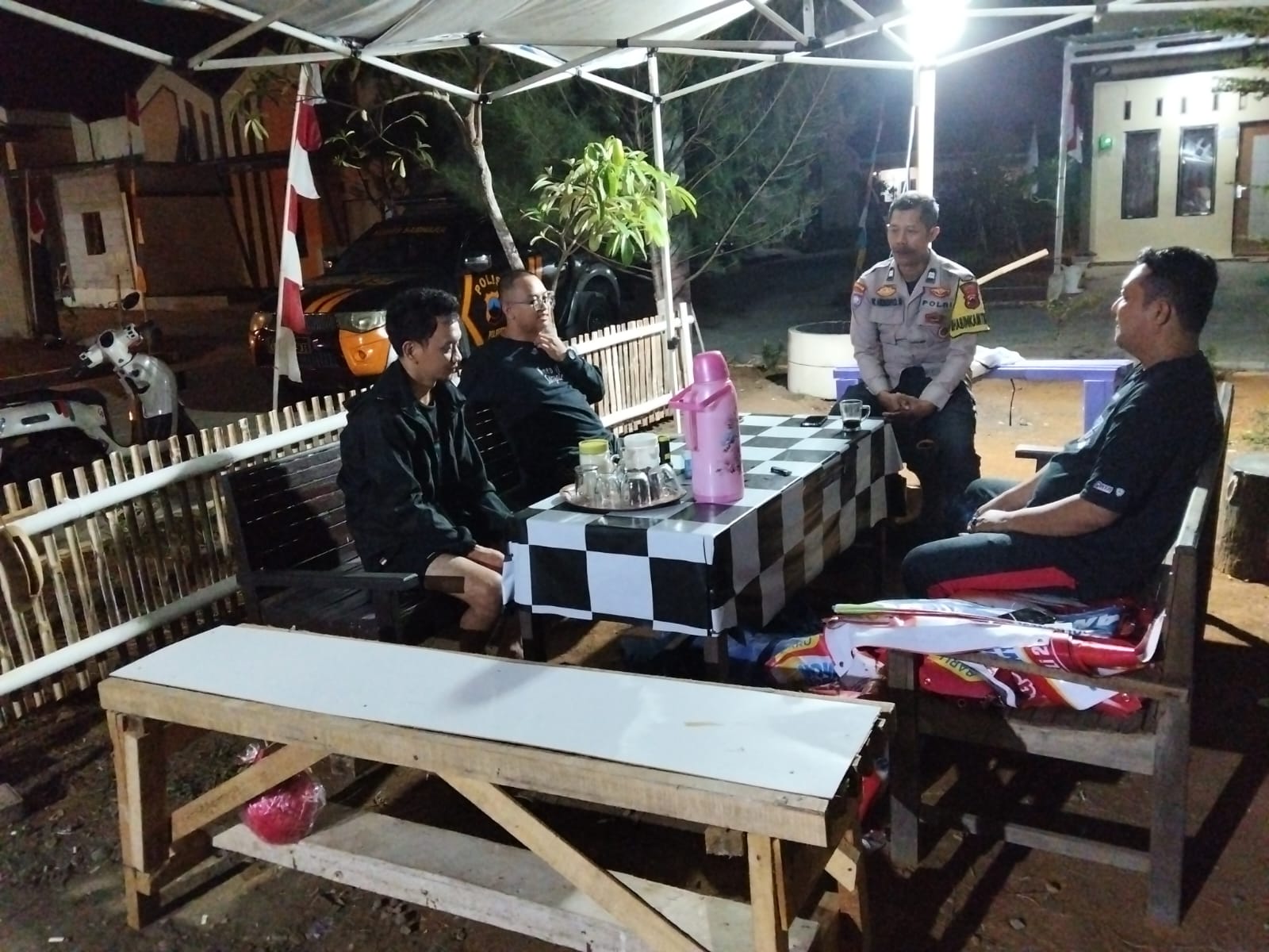 Lewat Sambang Malam Hari, Bhabinkamtibmas Kebasen Banyumas Ajak Warga Bersama Jaga Kamtibmas