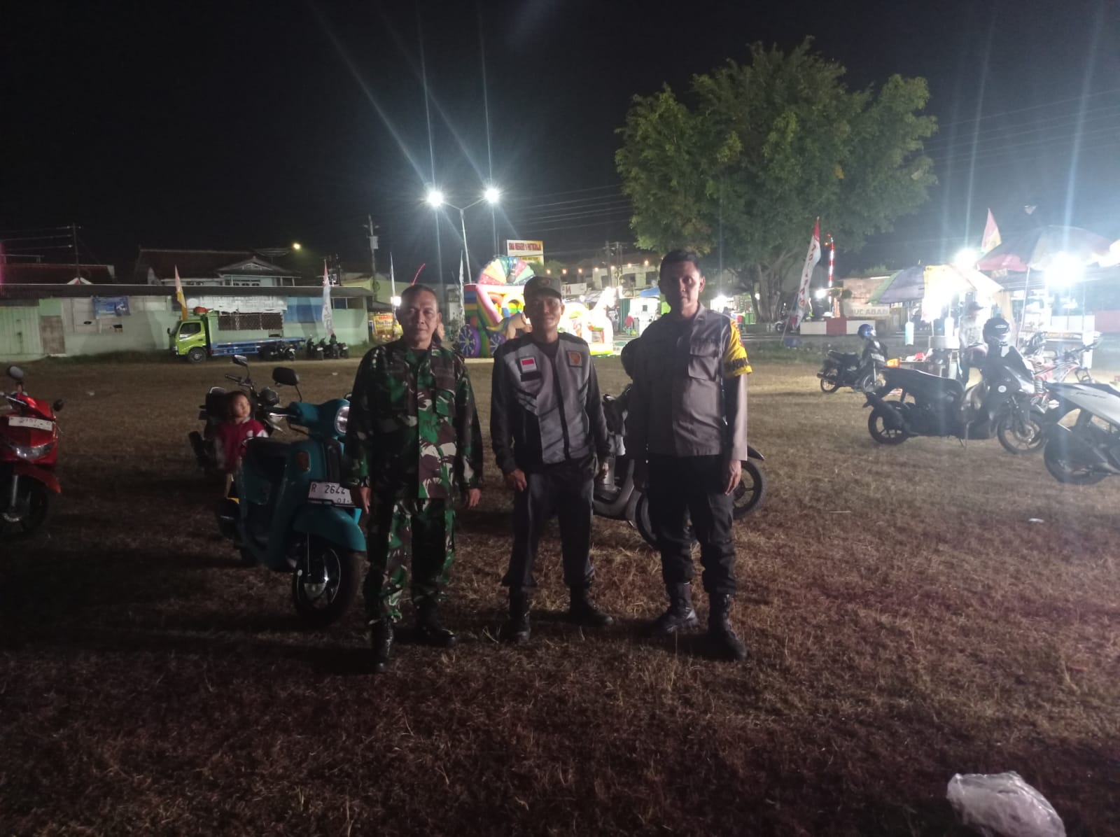 Bhabinkamtibmas Patikraja Banyumas Patroli Pasar Malam, Warga Diimbau Waspada Curanmor