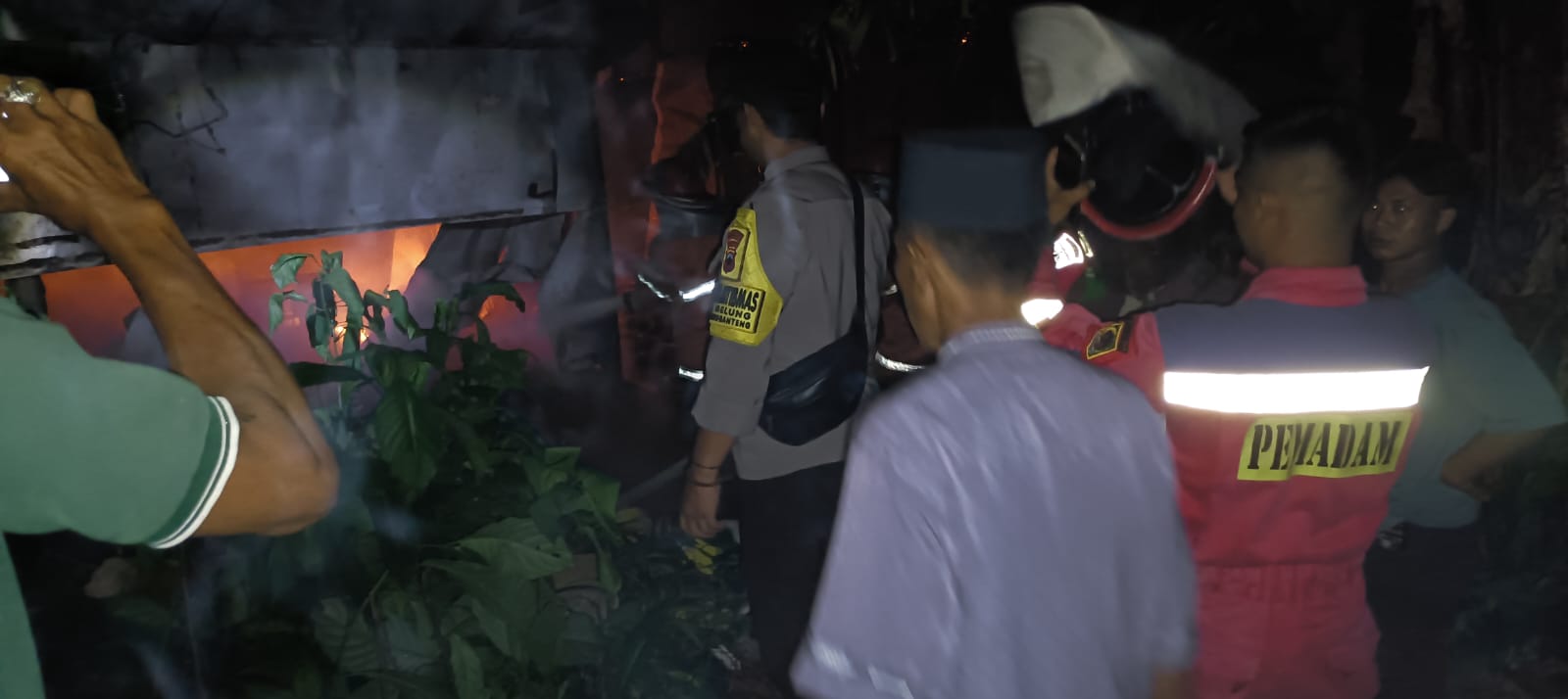 Dugaan Kebocoran Kompor Picu Kebakaran Kandang Ayam, Polsek Kedungbanteng Banyumas Cepat Lakukan Penanganan
