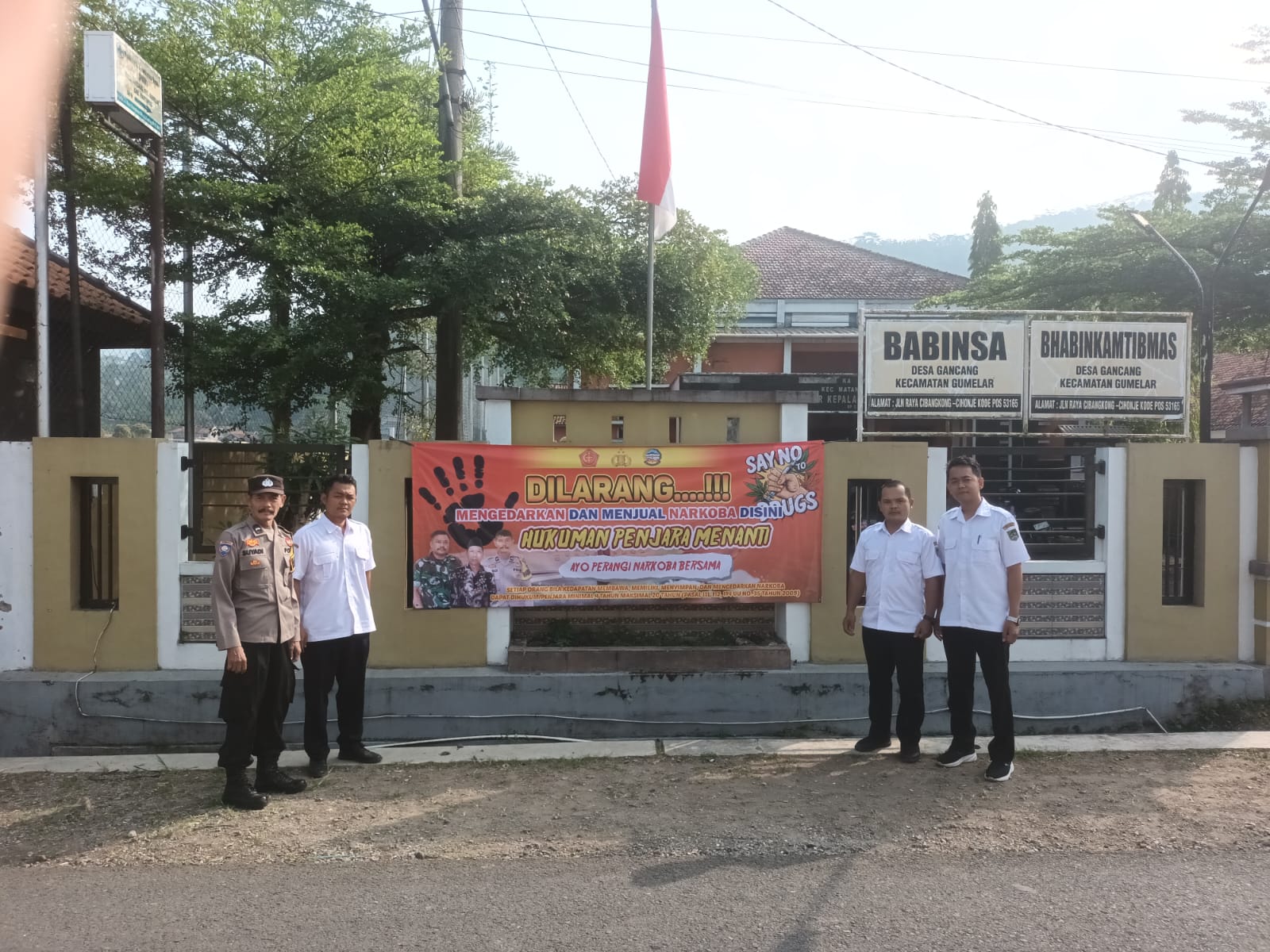 Polsek Gumelar Banyumas Gencarkan Pencegahan Narkoba, Sasar Generasi Muda Lewat Pemasangan Banner Edukatif