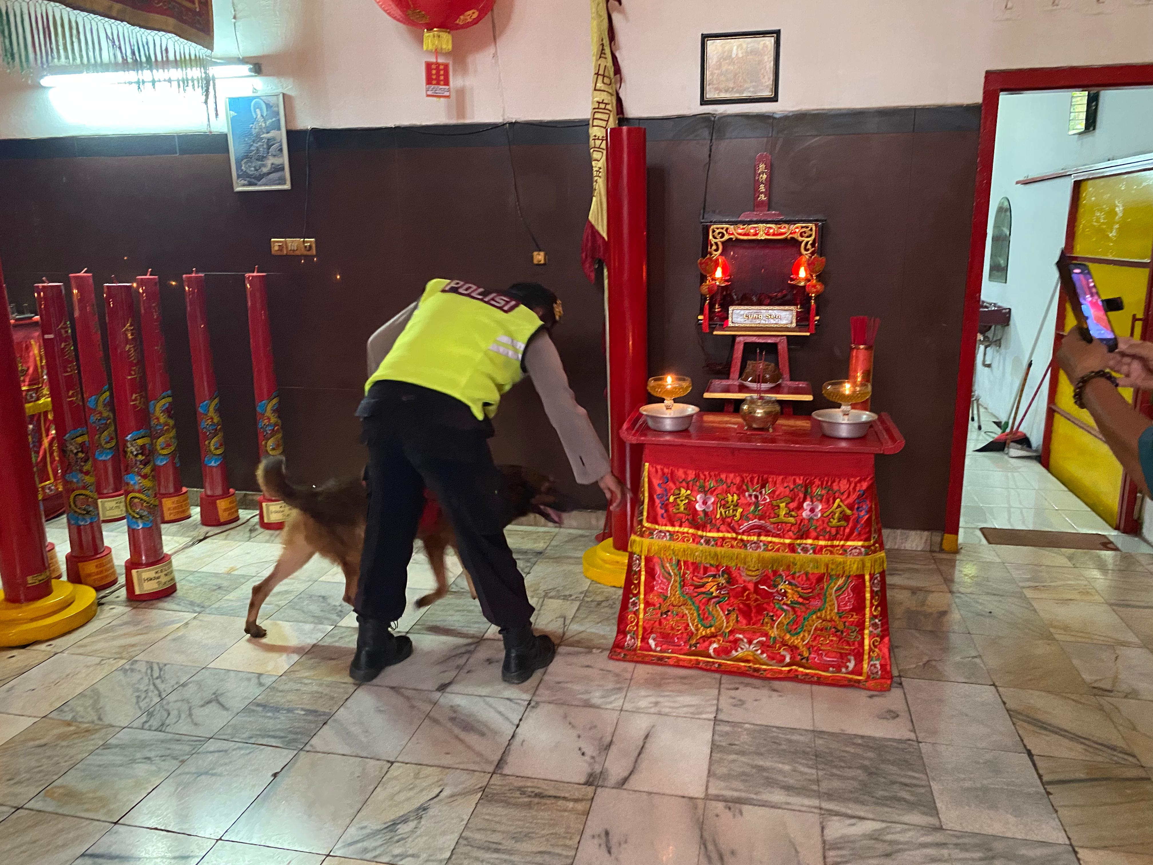 Polresta Banyumas Sterilisasi Klenteng, Pastikan Perayaan Imlek 2577 Kongzili Berlangsung Aman