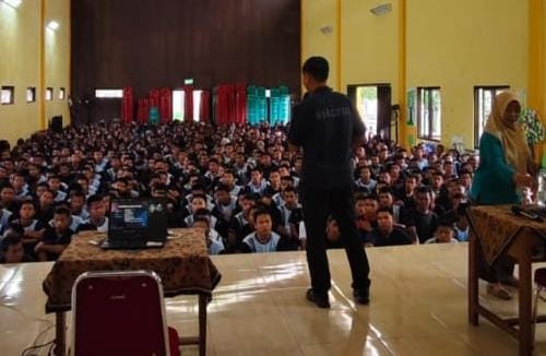Polresta Banyumas Intensifkan Edukasi Bahaya Narkoba, 1.117 Pelajar SMK Negeri Kebasen Ikuti Sosialisasi P4GN