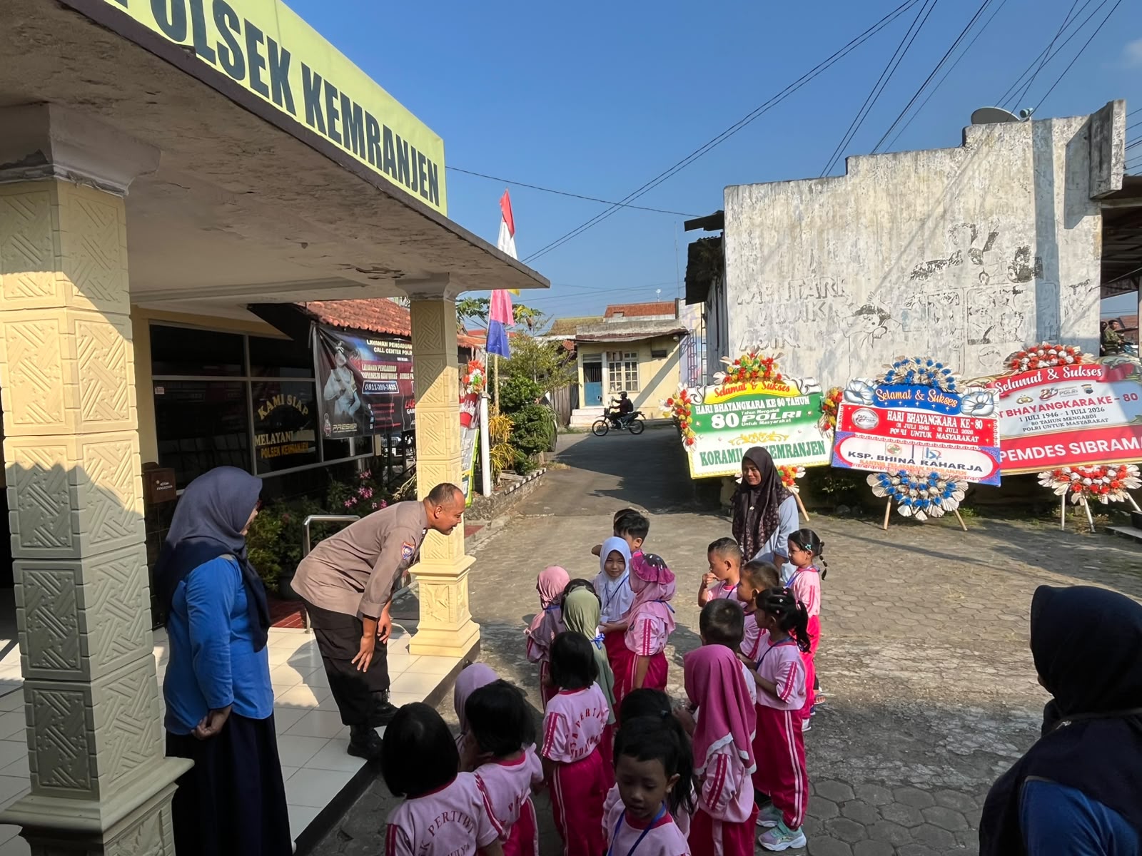 Polisi Sahabat Anak, Polsek Kemranjen Banyumas Sambut Kunjungan Edukatif TK Pertiwi Sidamulya
