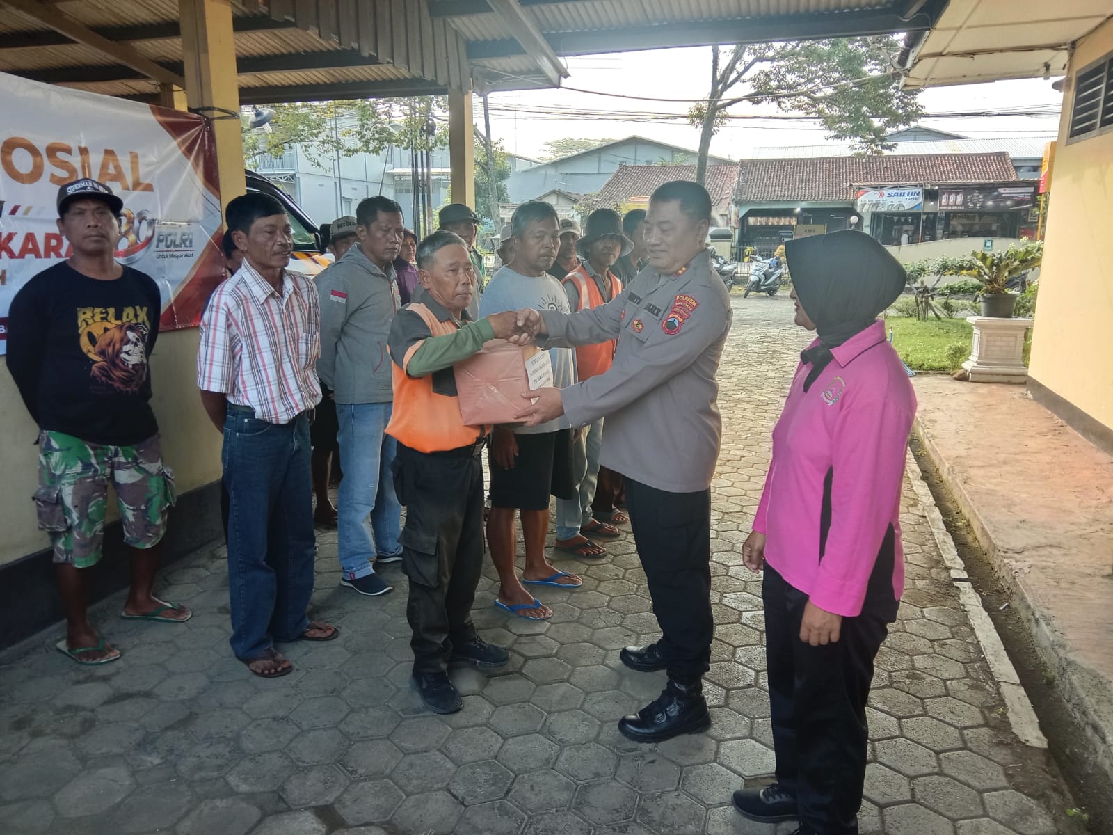 Polsek Ajibarang Banyumas Sambut HUT Bhayangkara ke-80 dengan Kegiatan Sosial, Ini Aksinya.