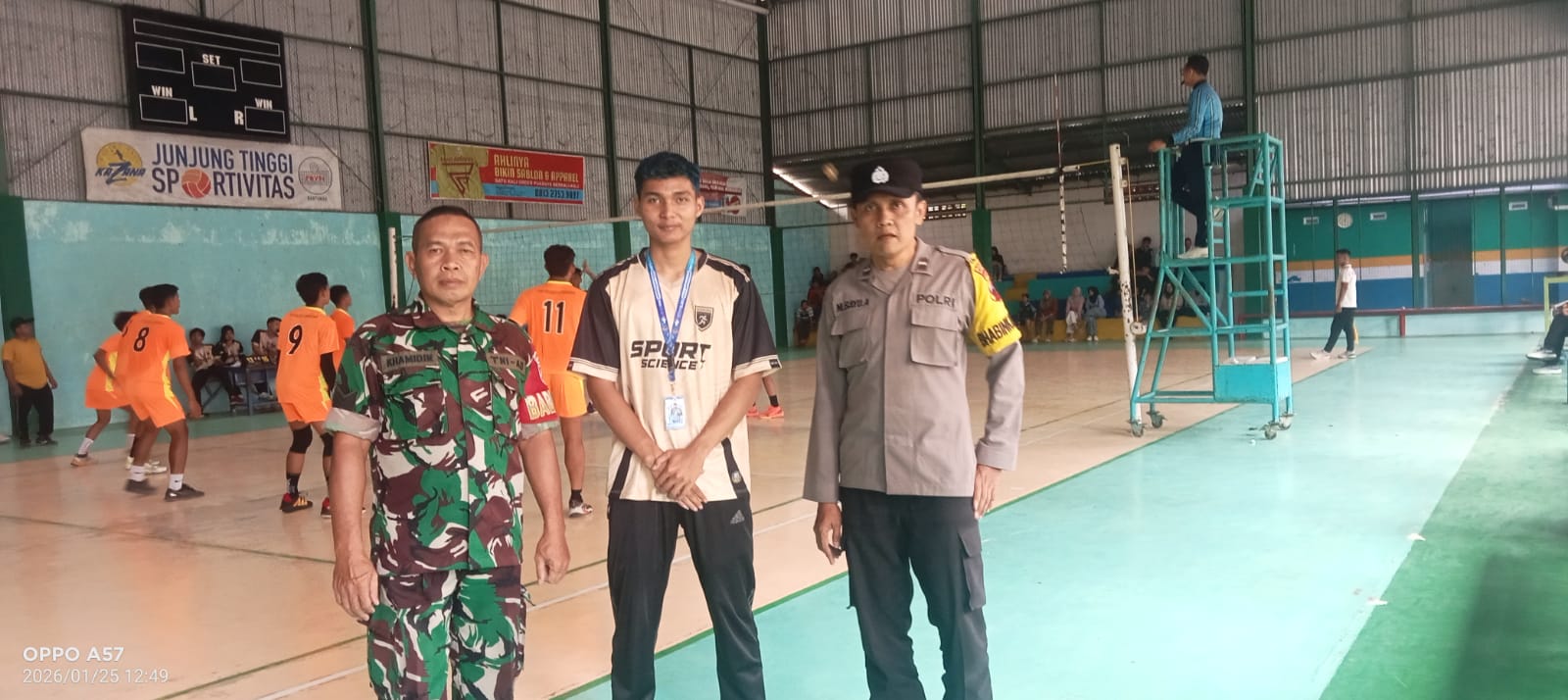 Bukan Sekadar Bertanding, Polsek Patikraja Polresta Banyumas Pastikan Turnamen Voli Pelajar Berjalan Aman