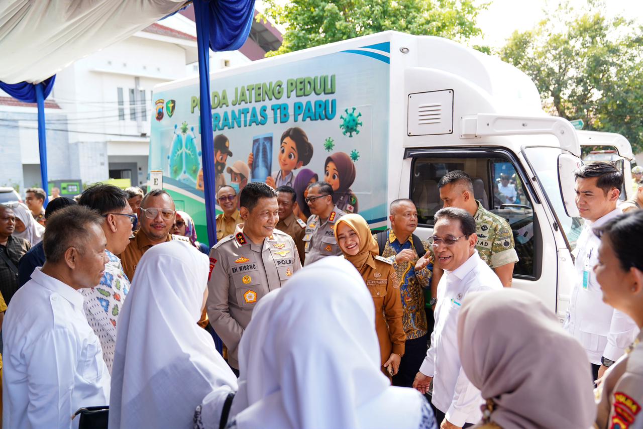 Kapolda Jateng Pimpin Puncak Bakti Kesehatan Hari Bhayangkara ke-80 di Tegal, Hampir Seribu Warga Nikmati Layanan Gratis