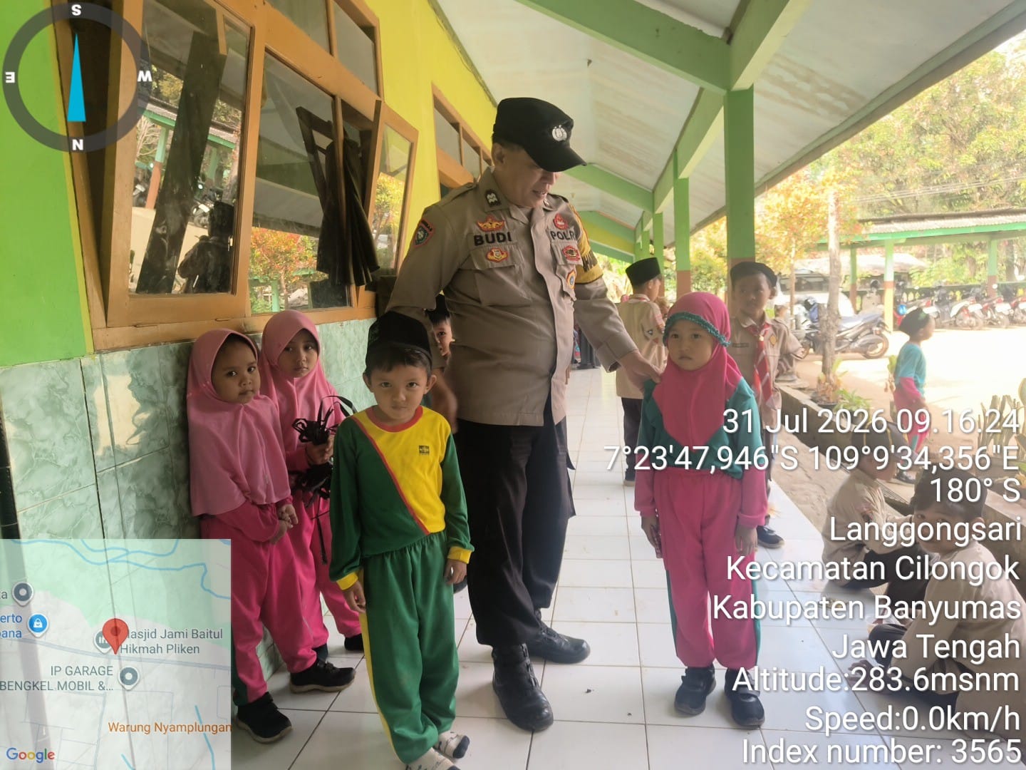 Polsek Cilongok Banyumas Sambangi MI Ma'arif NU 2 Langgongsari, Perkuat Keamanan Lingkungan Sekolah