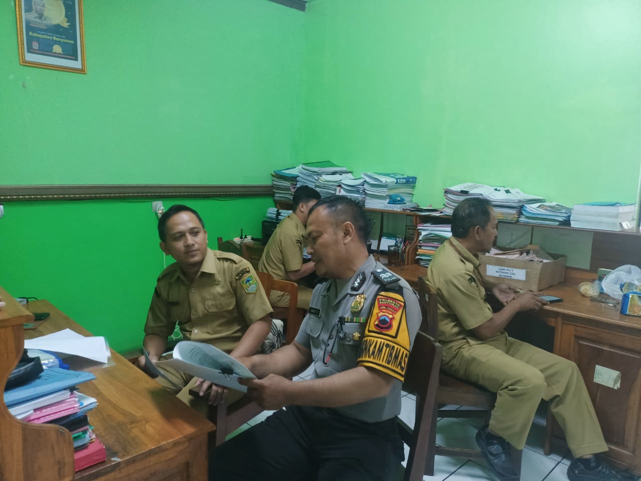 Kolaborasi Kunci Kamtibmas, Bhabinkamtibmas Wangon Banyumas Intensifkan Silaturahmi Pemdes