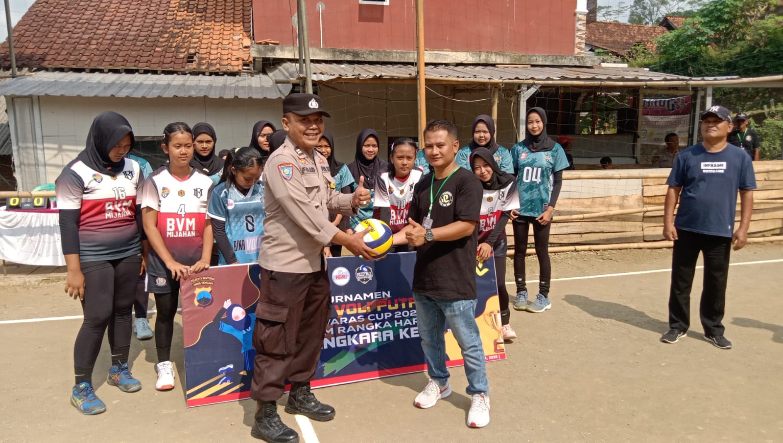 Semarak HUT Bhayangkara ke-80, Polsek Gumelar Banyumas Buka Turnamen Bola Voli Putri