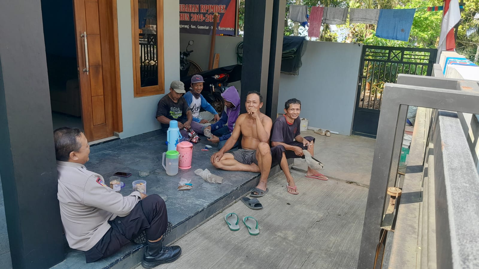 Sambang Warga Desa Binaan, Bhabinkamtibmas Banyumas Perkuat Silaturahmi dan Ajak Jaga Kamtibmas