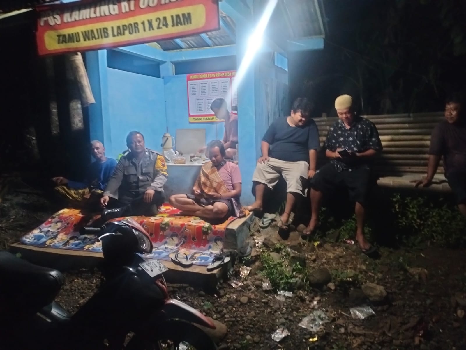 Waspadai 3C, Bhabinkamtibmas Sumbang Polresta Banyumas Motivasi Petugas Ronda