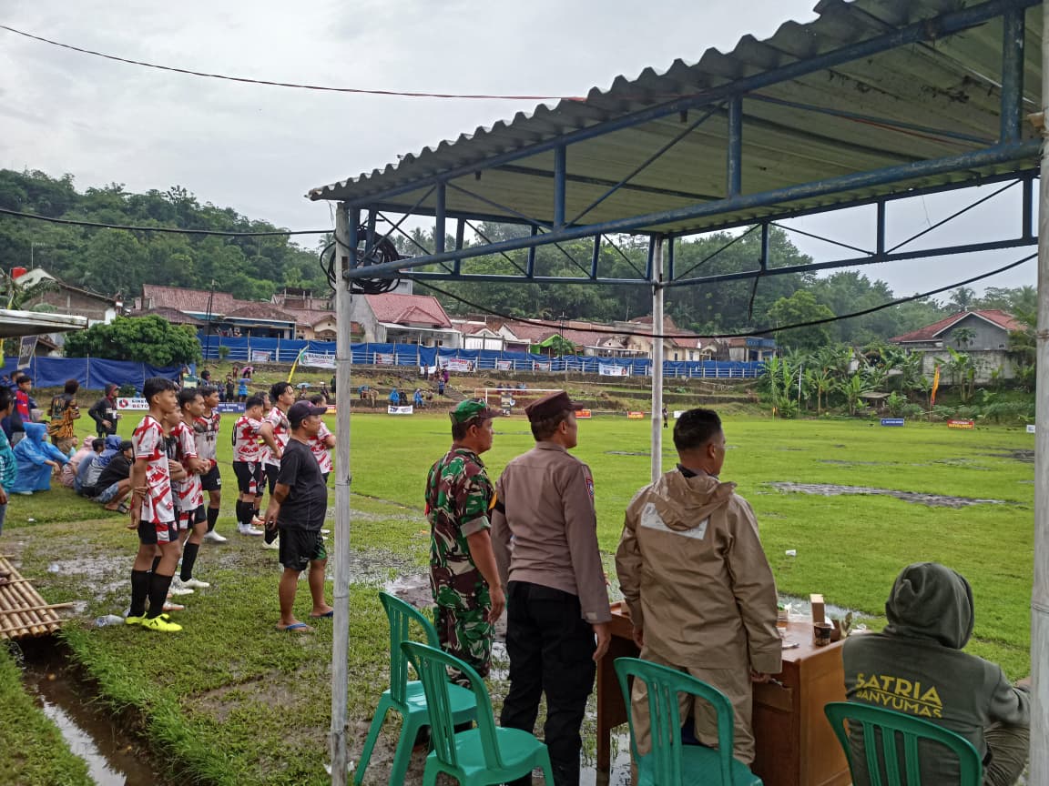 Pengamanan Maksimal Polsek Patikraja Polresta Banyumas Warnai Semifinal Kades Cup, Pertandingan Berlangsung Kondusif