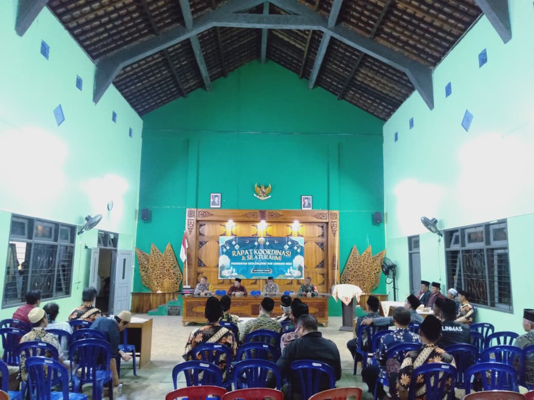 Bhabinkamtibmas Banyumas Hadiri Rapat Desa Kalisube, Ajak Warga Waspadai 3C dan Aktifkan Siskamling