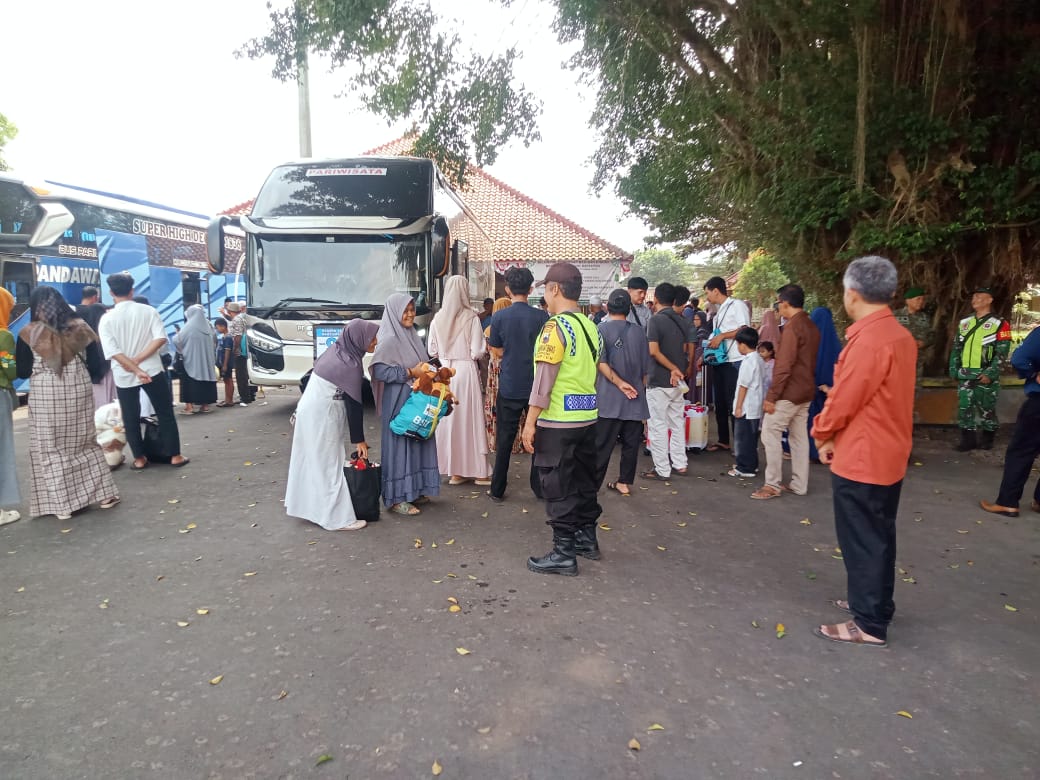 Momen Haru Kepulangan Jemaah Haji di Sumpiuh Banyumas, Polisi Pastikan Keamanan Terjaga