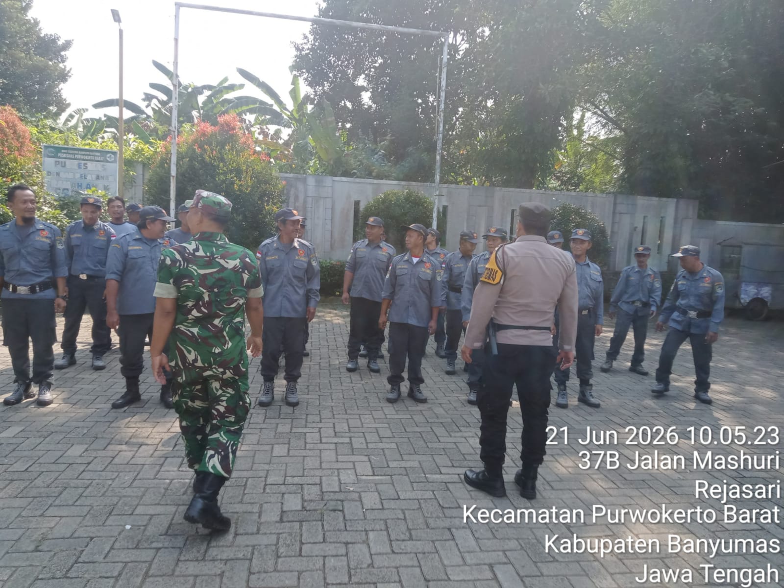 Perkuat Kesiapsiagaan, Polsek Purwokerto Barat Banyumas Bimtek 30 Anggota Satlinmas Rejasari