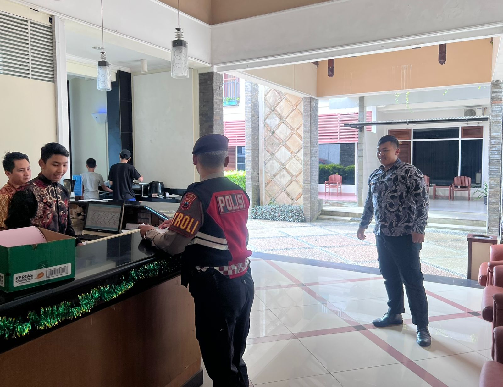 Hadir Di Tengah Masyarakat, Sat Samapta Polresta Banyumas Jaga Kamtibmas Melalui Blue Light Patrol