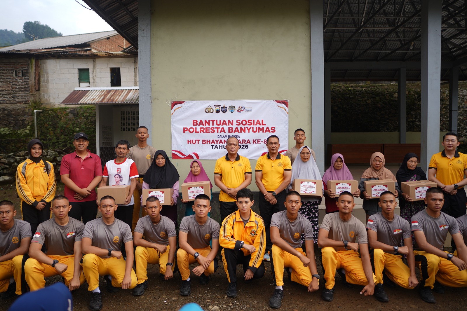 HUT Bhayangkara ke-80, Polresta Banyumas Berbagi Sembako di Kalipagu Baturraden