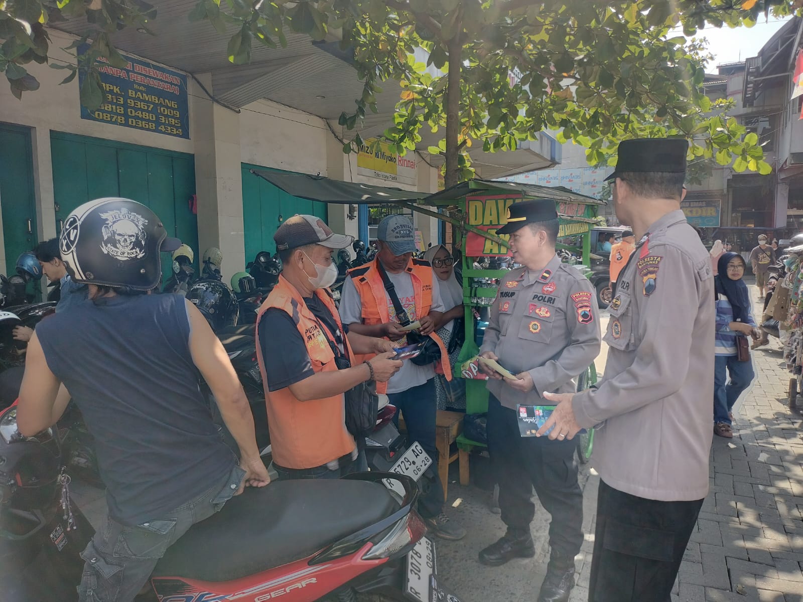 Operasi Ketupat Candi 2026, Sat Binmas Banyumas Gencarkan Penyuluhan di Titik Keramaian