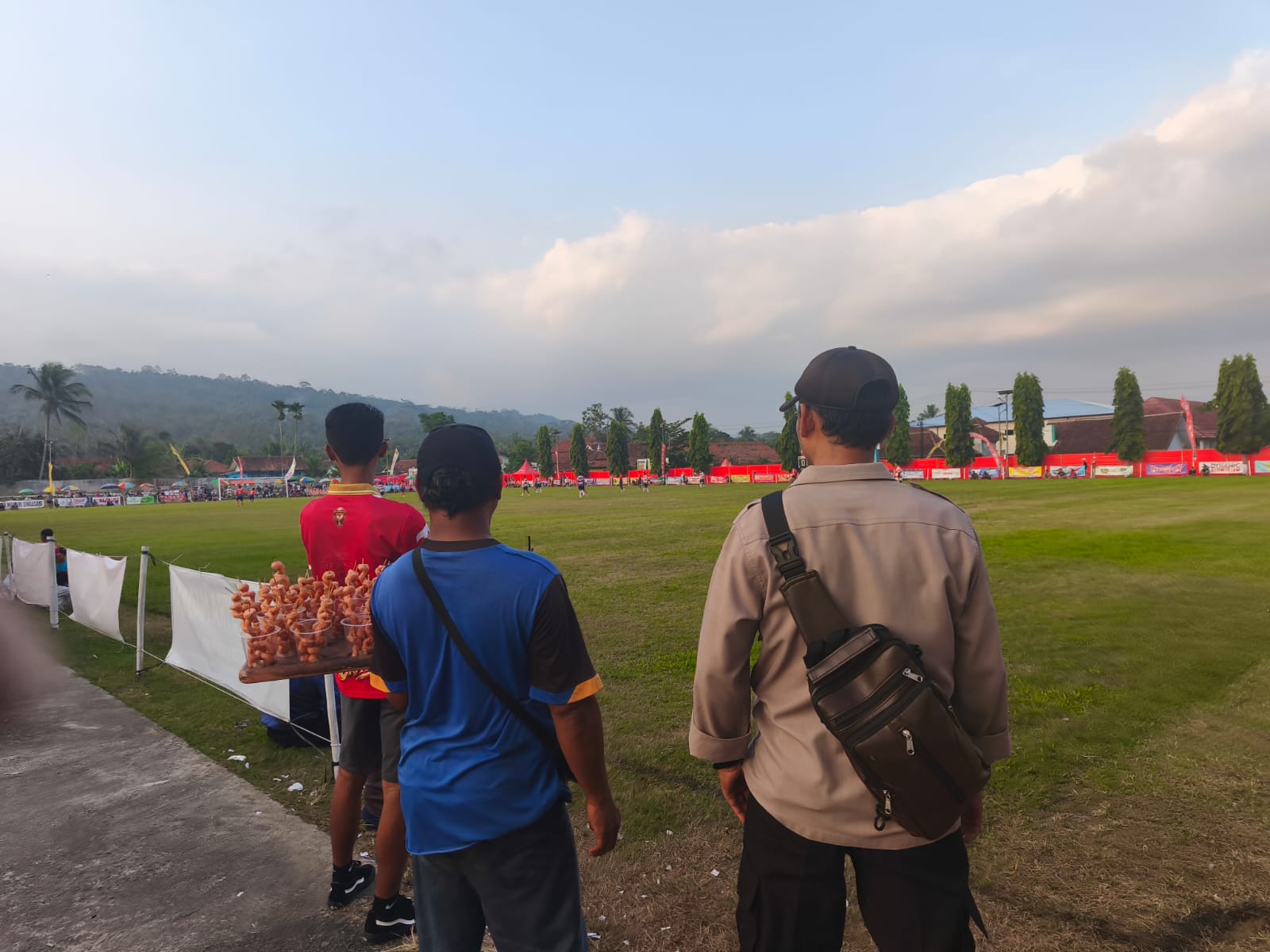 Polisi Hadir di Tengah Antusiasme Warga, Laga Persesi Cup V Karanglewas Banyumas Berjalan Kondusif