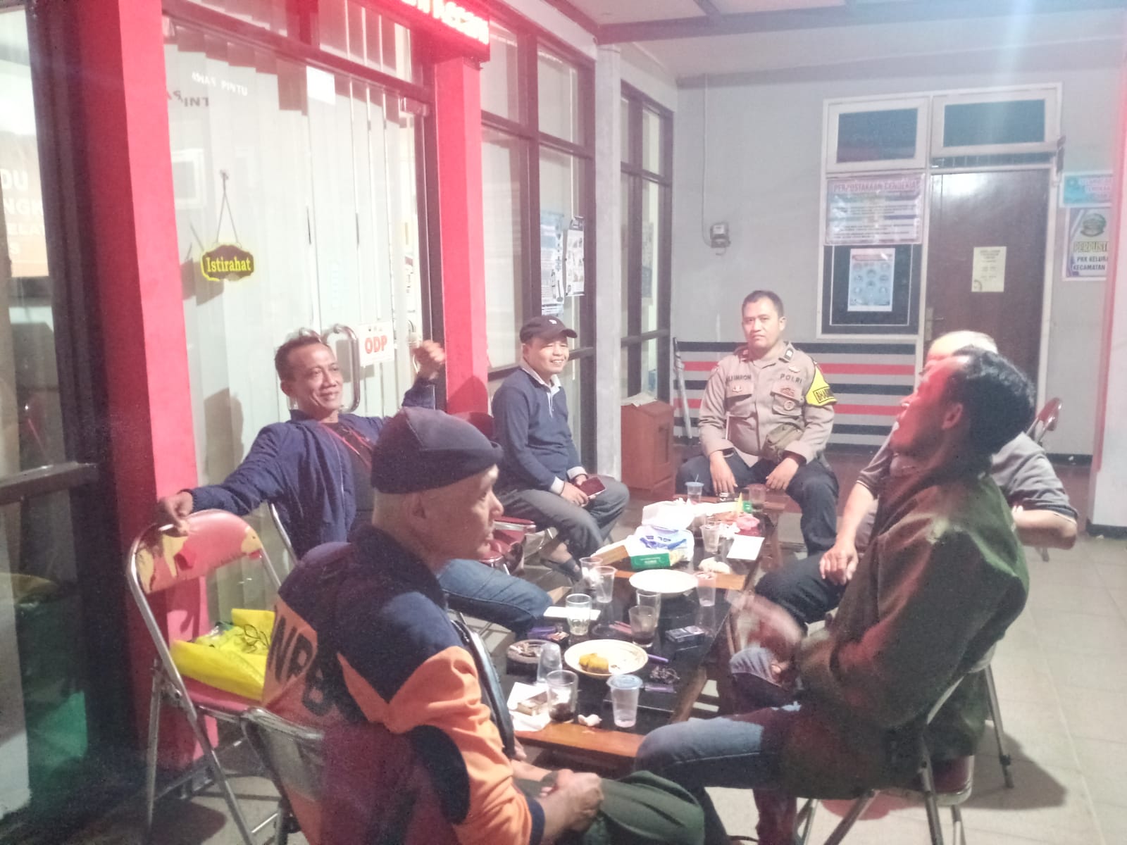 Ngopi Bareng Warga, Polsek Purwokerto Selatan Banyumas Ajak Tingkatkan Kewaspadaan Curanmor
