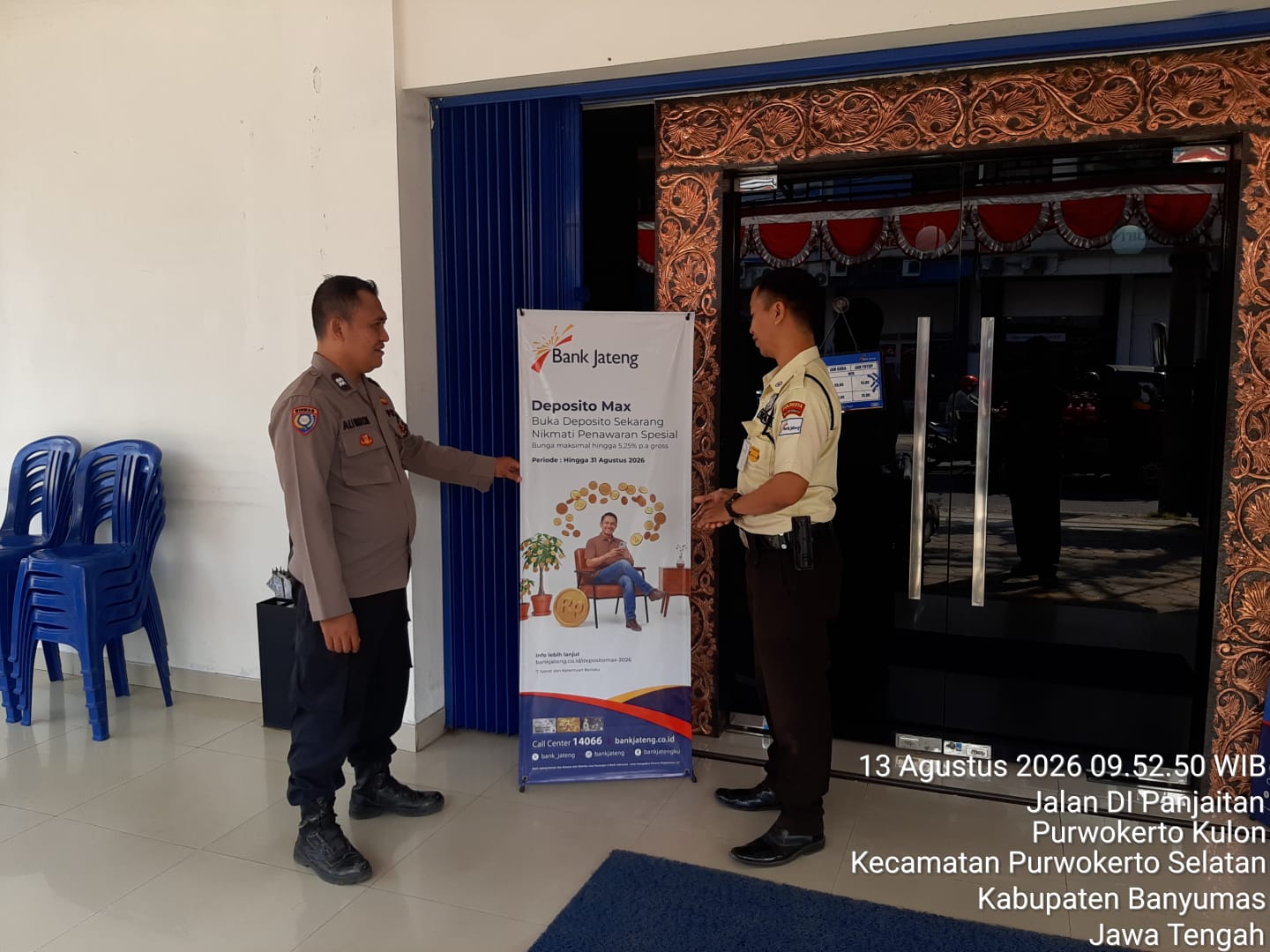 Bhabinkamtibmas Sambangi Bank SMBC Purwokerto, Kemanan Nasabah Jadi Perhatian