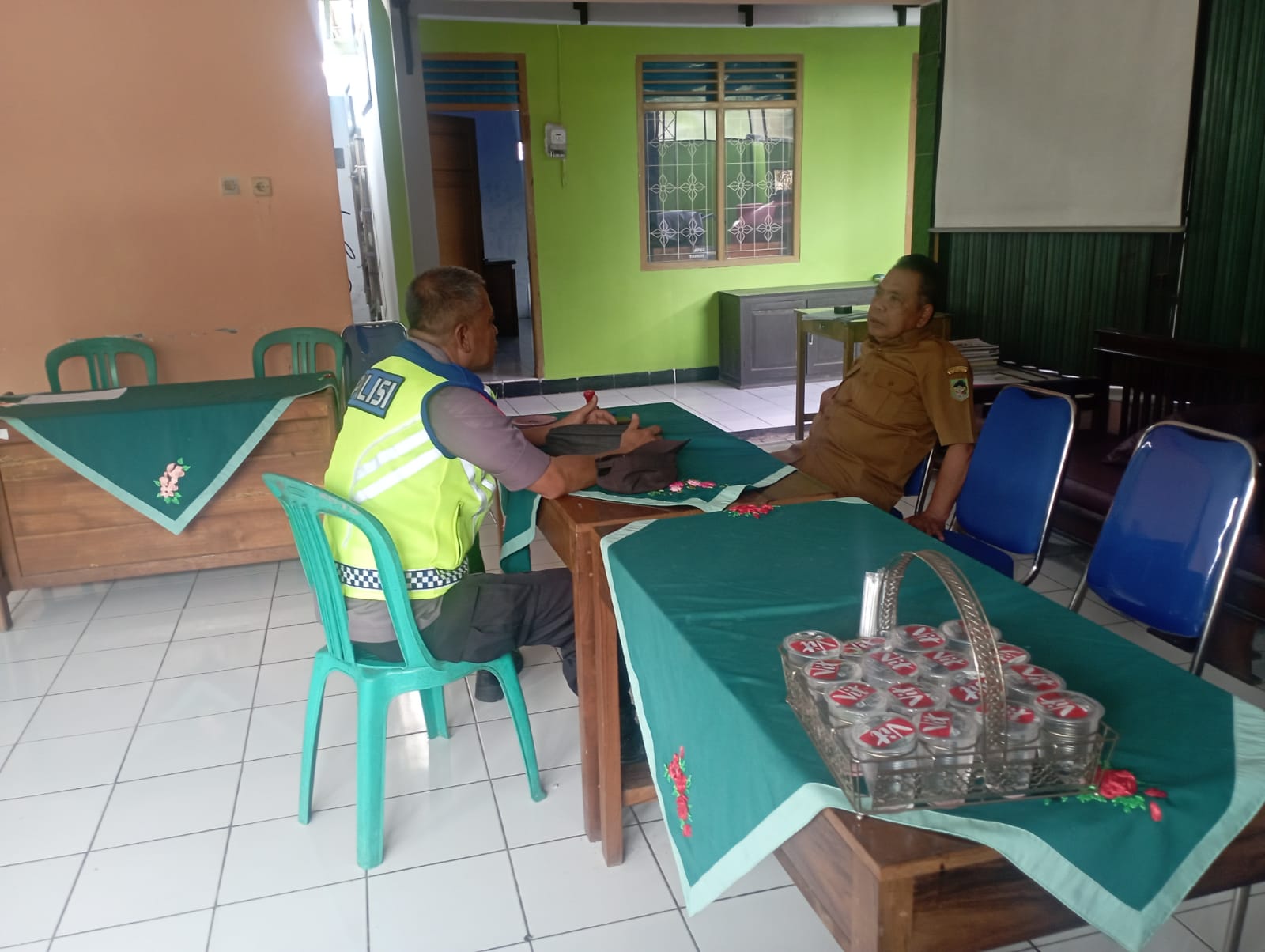 Sambang Kamtibmas di Balai Desa, Polisi Ajak Warga Perkuat Sinergi Jaga Keamanan