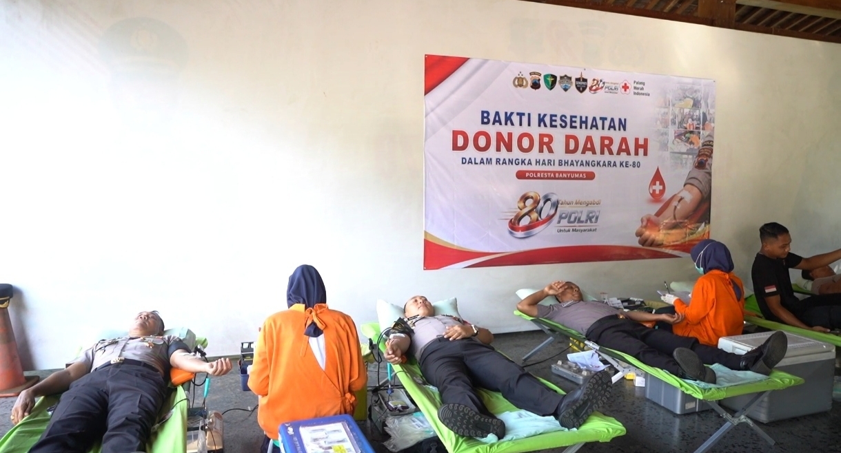 Bikin Salut! Personel Polresta Banyumas Antusias Donor Darah Sambut Hari Bhayangkara ke 80