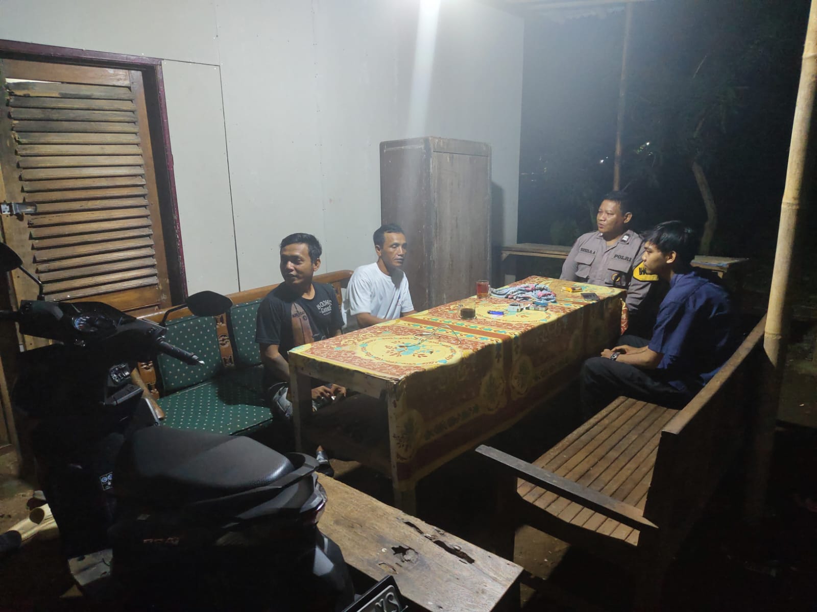 Intensifkan Sambang Dialogis, Bhabinkamtibmas Polsek Patikraja Polresta Banyumas Imbau Warga Bijak Bermedia Sosial