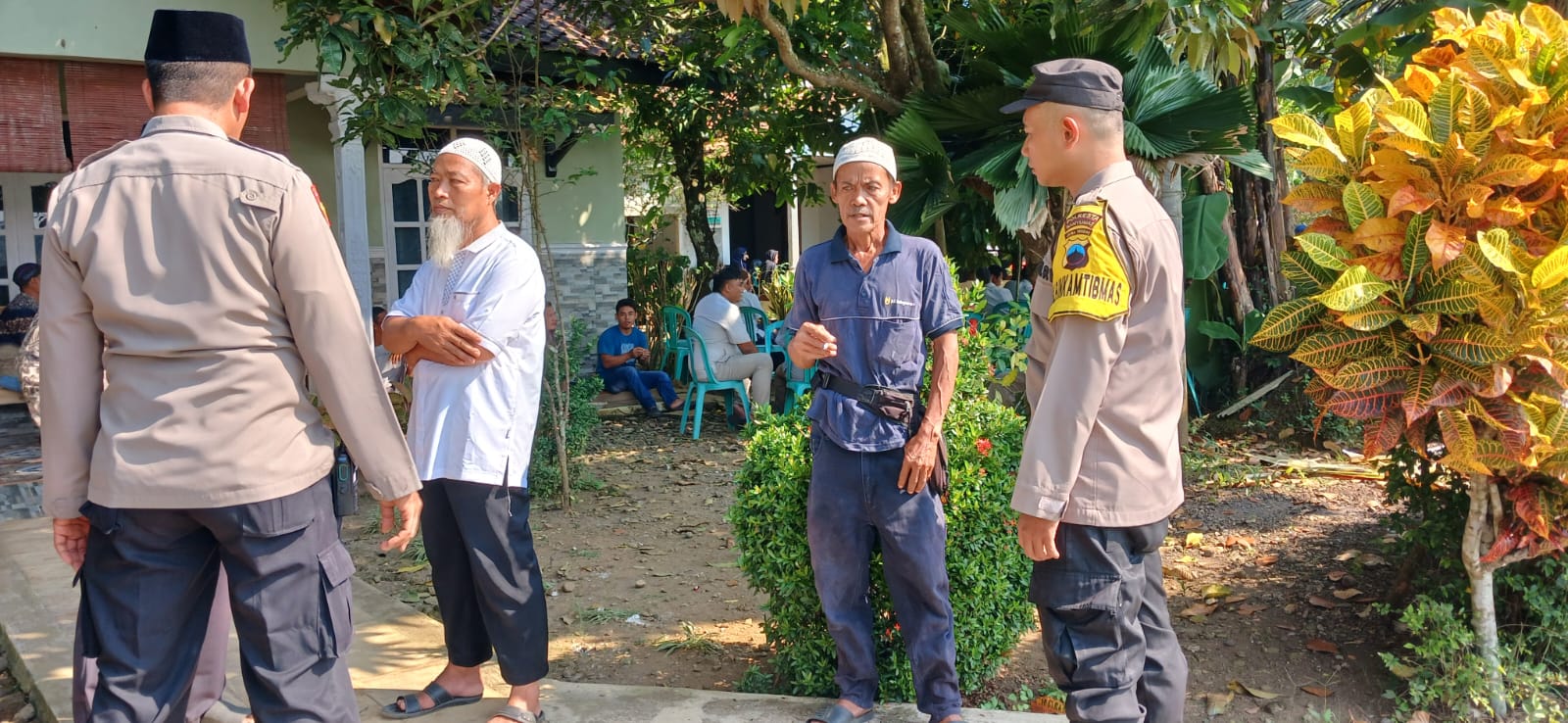 Di Tengah Kesedihan, Kehadiran Polisi Jadi Penguat Warga Tambak Banyumas