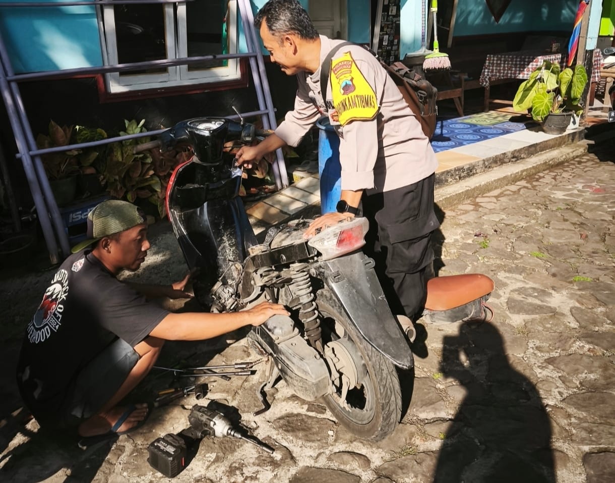 Cegah Gangguan Kamtibmas, Polsek Karanglewas  Banyumas Edukasi Larangan Knalpot Brong kepada Pemilik Bengkel