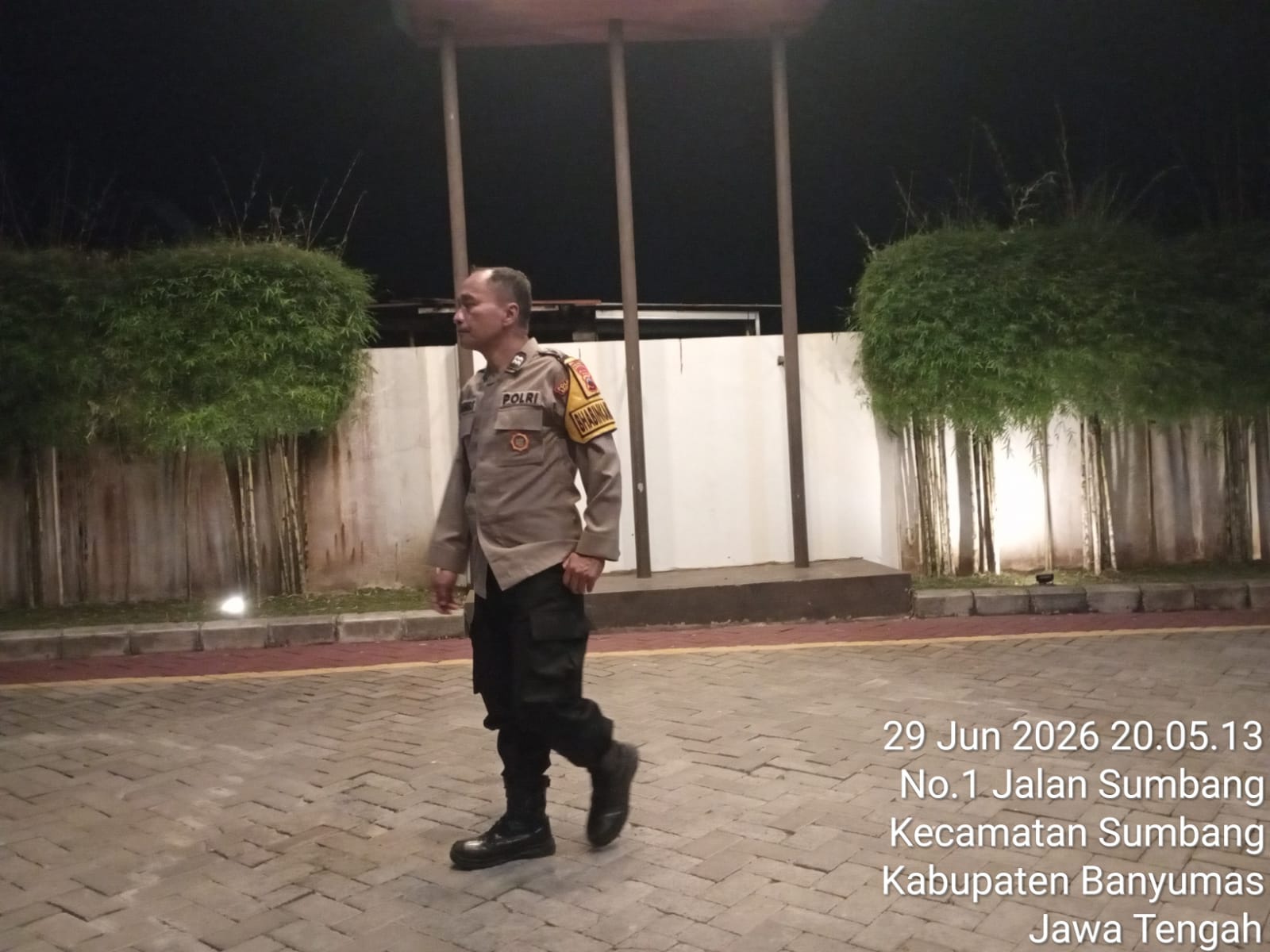 Ciptakan Rasa Aman, Bhabinkamtibmas Sumbang Banyumas Lakukan Binluh di Perumahan